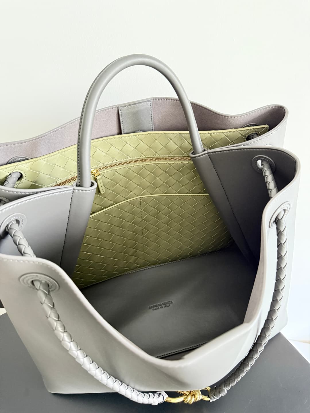 BV Andiamo Large tote bag in grey calfskin leather TOP