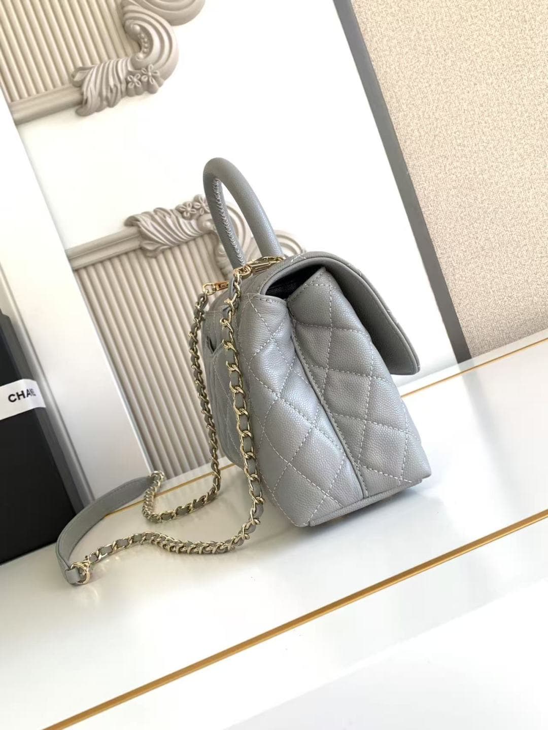 FLAP BAG WITH TOP HANDLE Grained Calfskin & Gold-Tone Metal A92990 Light-Grey Binding A