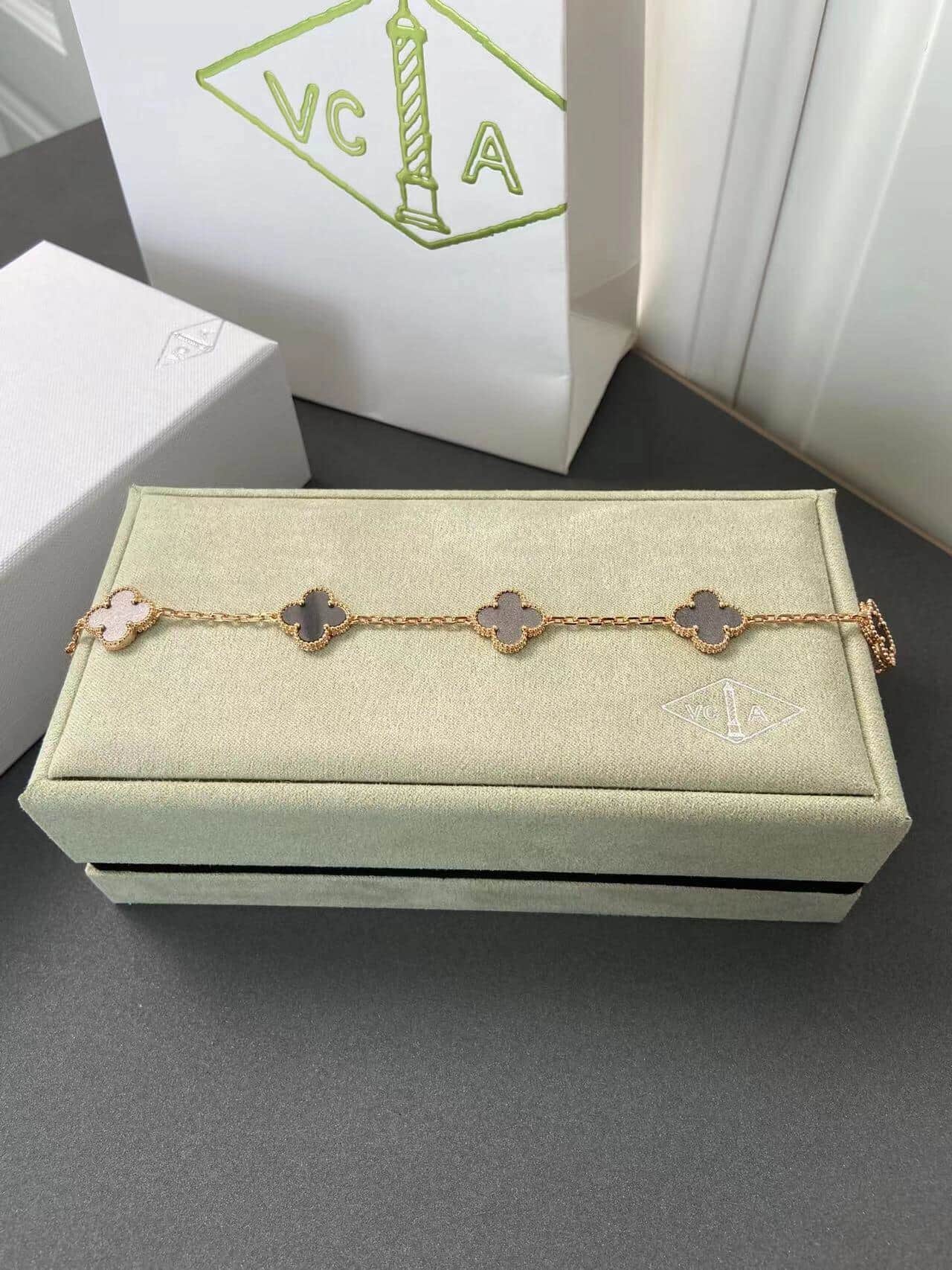 Van Cleef & Arpels Vintage Alhambra 5-motif Bracelet V-Gold High