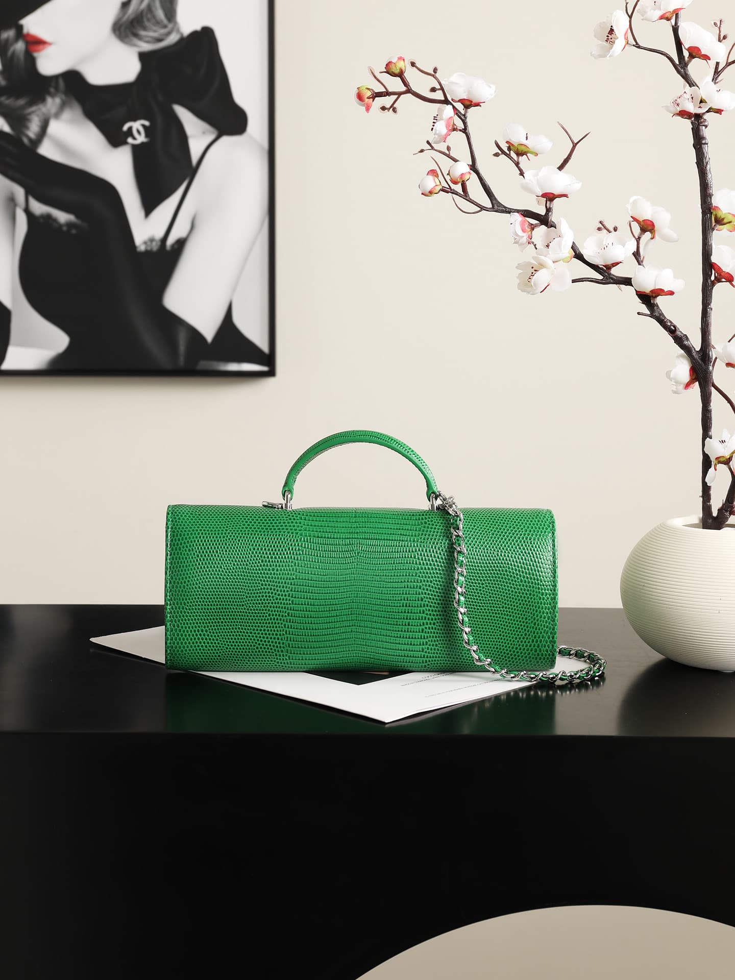 Chanel Clutch with chain Lizard Embossed Calfskin & Silver-Tone Metal Green AP5280 A