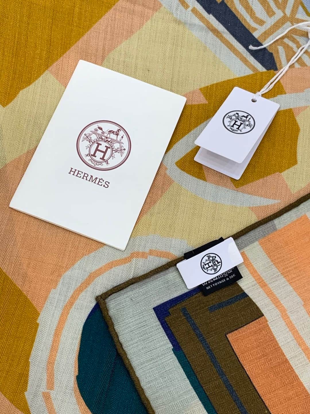 Hermes Camails a Carreaux silk scarf