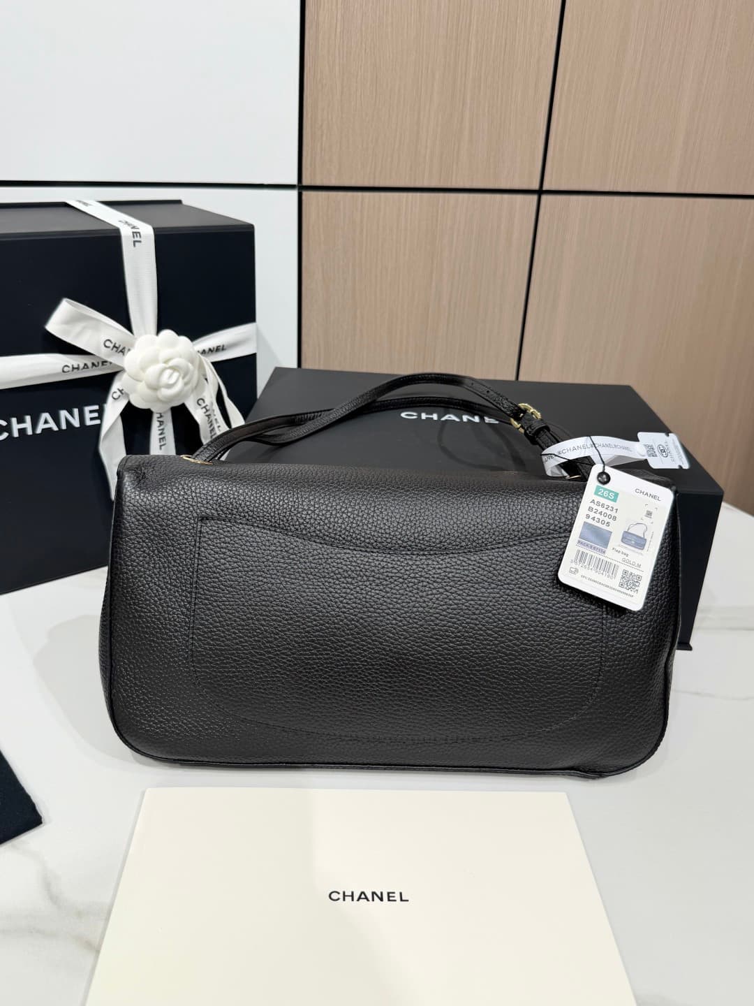 Chanel Maxi Flapbag Grained Calfskin & Gold-Tone Metal Black AS6231 A