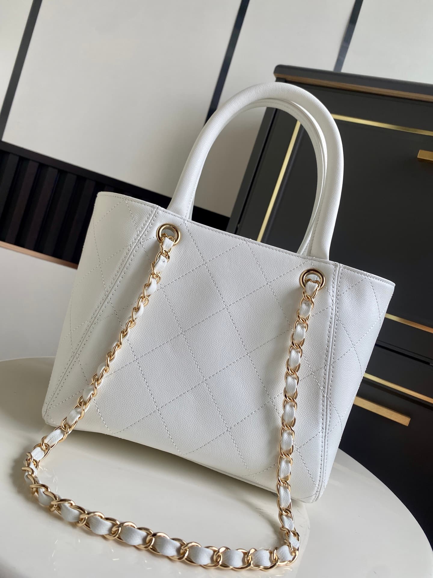 Chanel Tote Bag Grained Calfskin&Gold-Tone Metal White AS6025 High