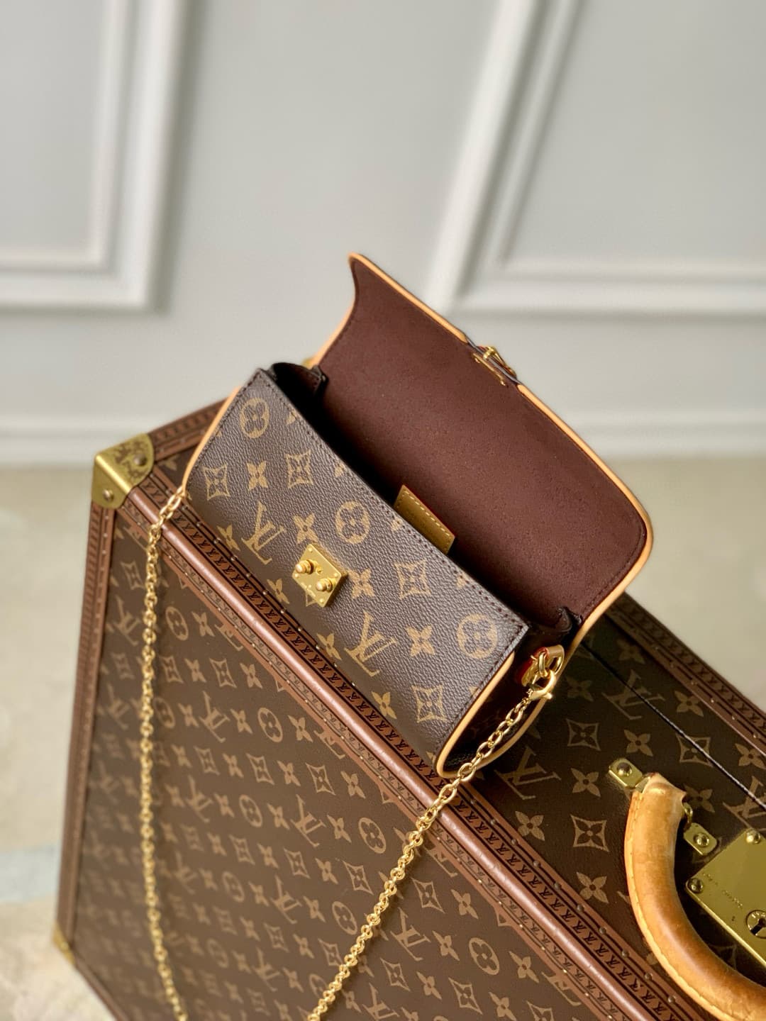 Louis Vuitton Pochette Camille in Monogram Canvas M13566 High