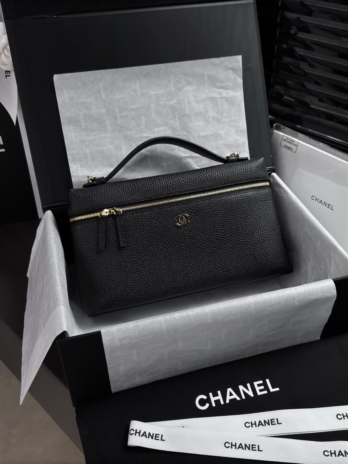Chanel Vanity with chain Grained Calfskin & Gold-Tone Metal Black AS6473 A