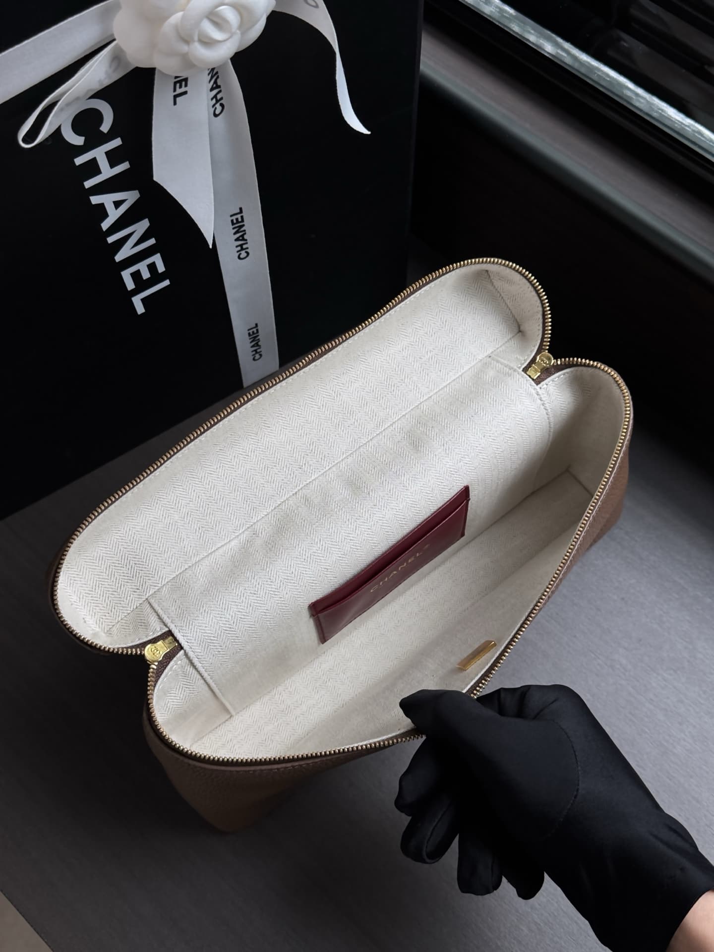 Chanel Vanity with chain Grained Calfskin & Gold-Tone Metal Dark Brown AS6473 A
