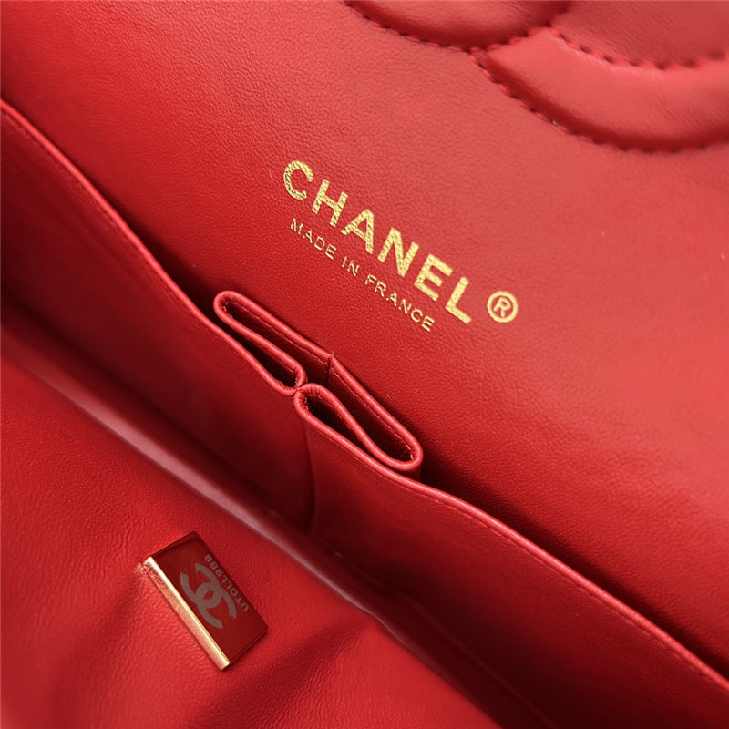 Medium CLASSIC HANDBAG Grained Calfskin Red-E Gold Metal A