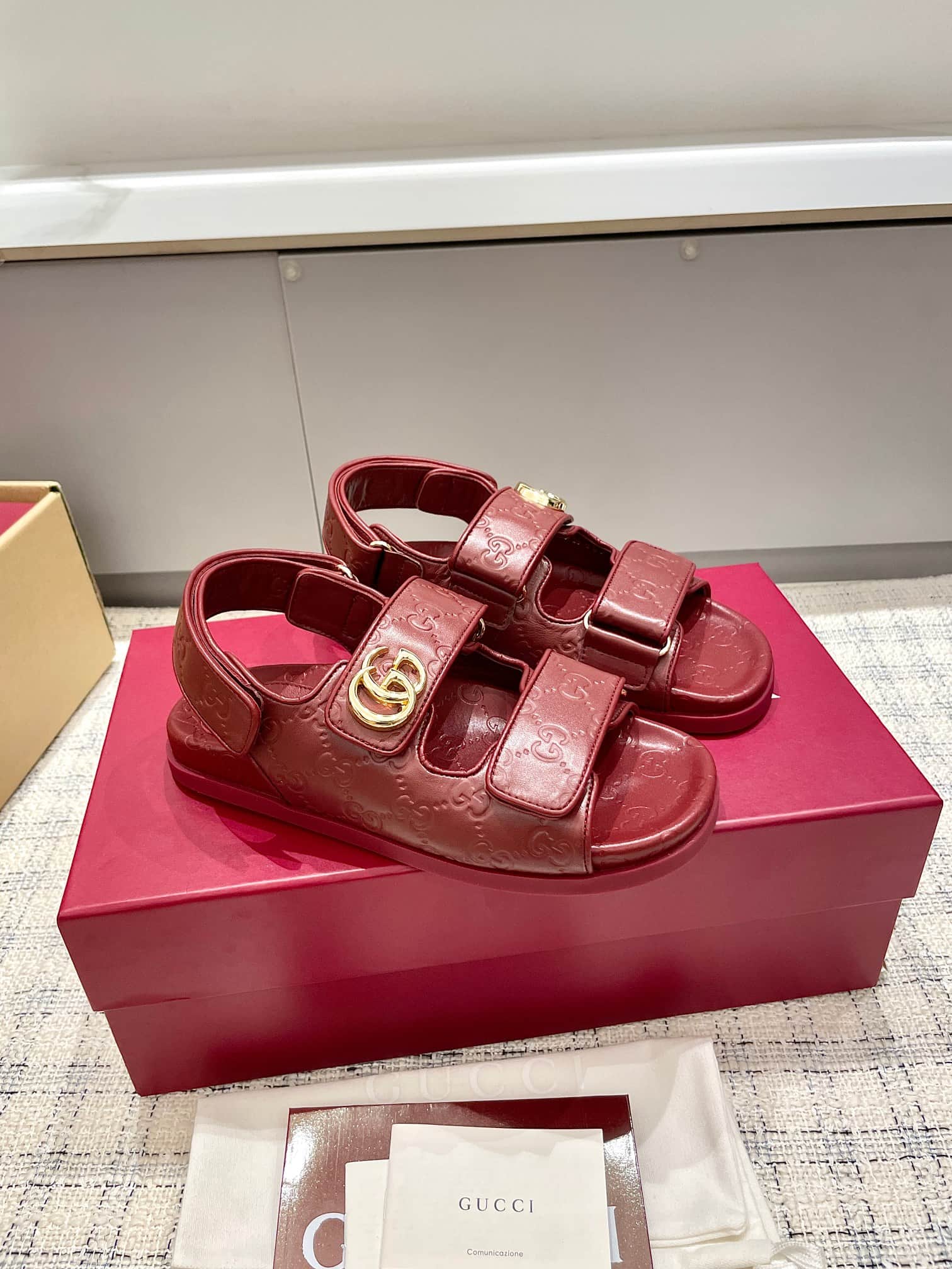 Gucci Women's sandal with Double G