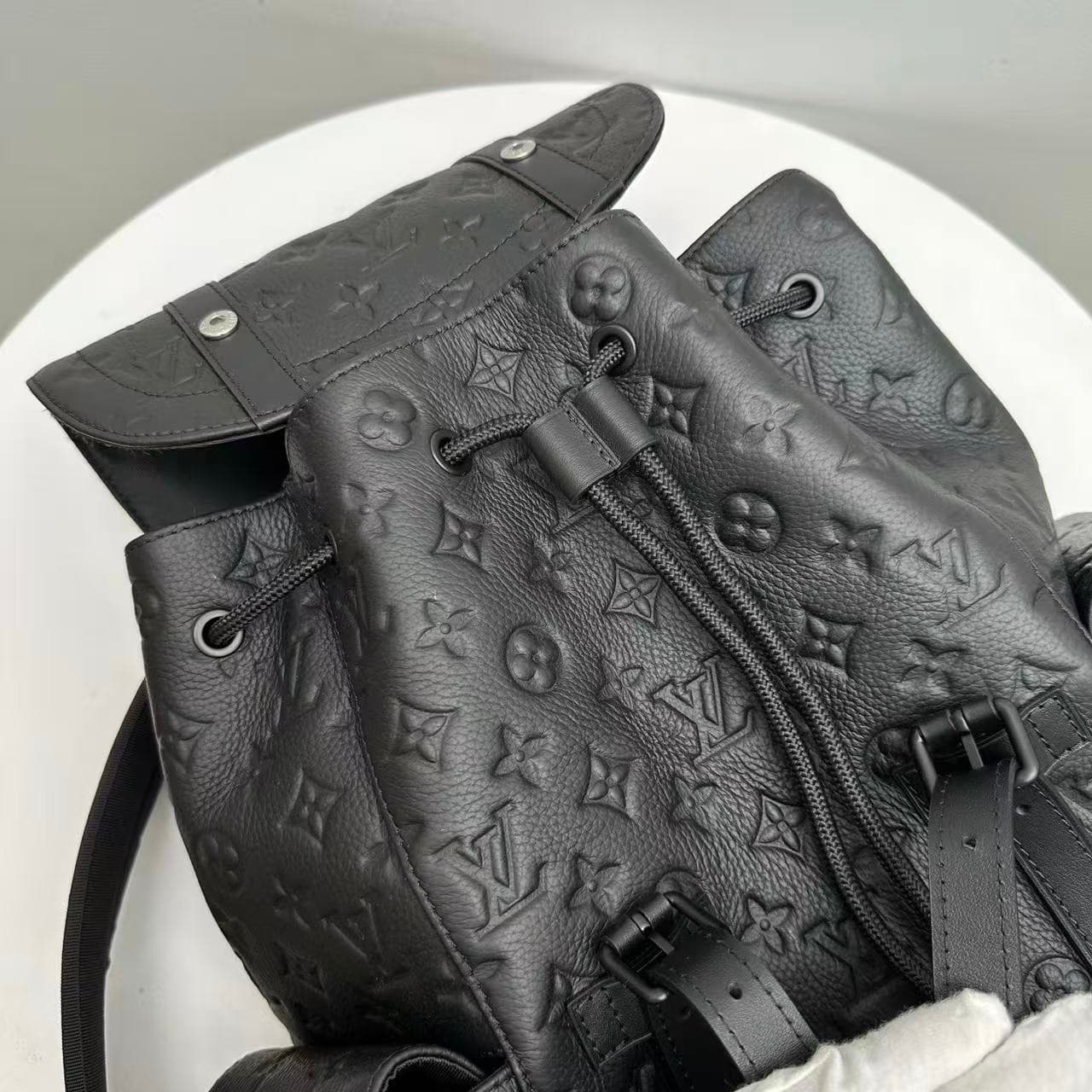 Louis Vuitton Christopher MM Taurillon cowhide leather M55699 Black TOP