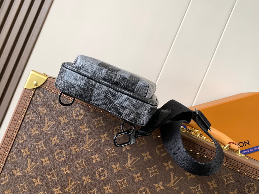 Louis Vuitton Avenue Slingbag Damoflage Black coated canvas M14953 High