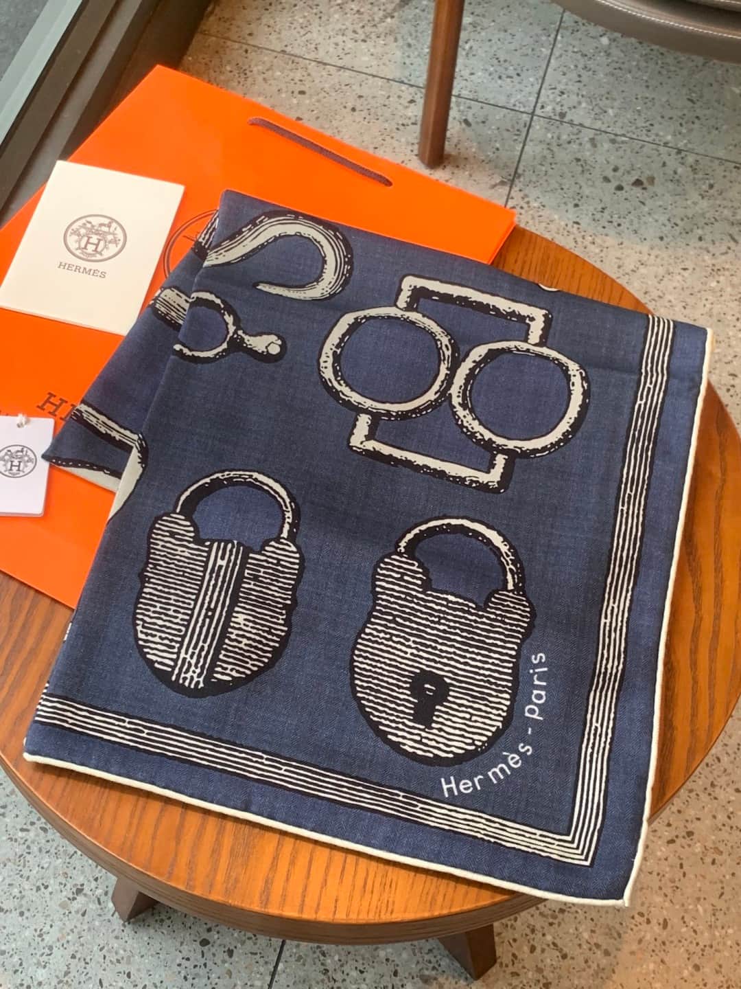 Hermes Inventaire Poetique pour un Conte Sellier shawl 140