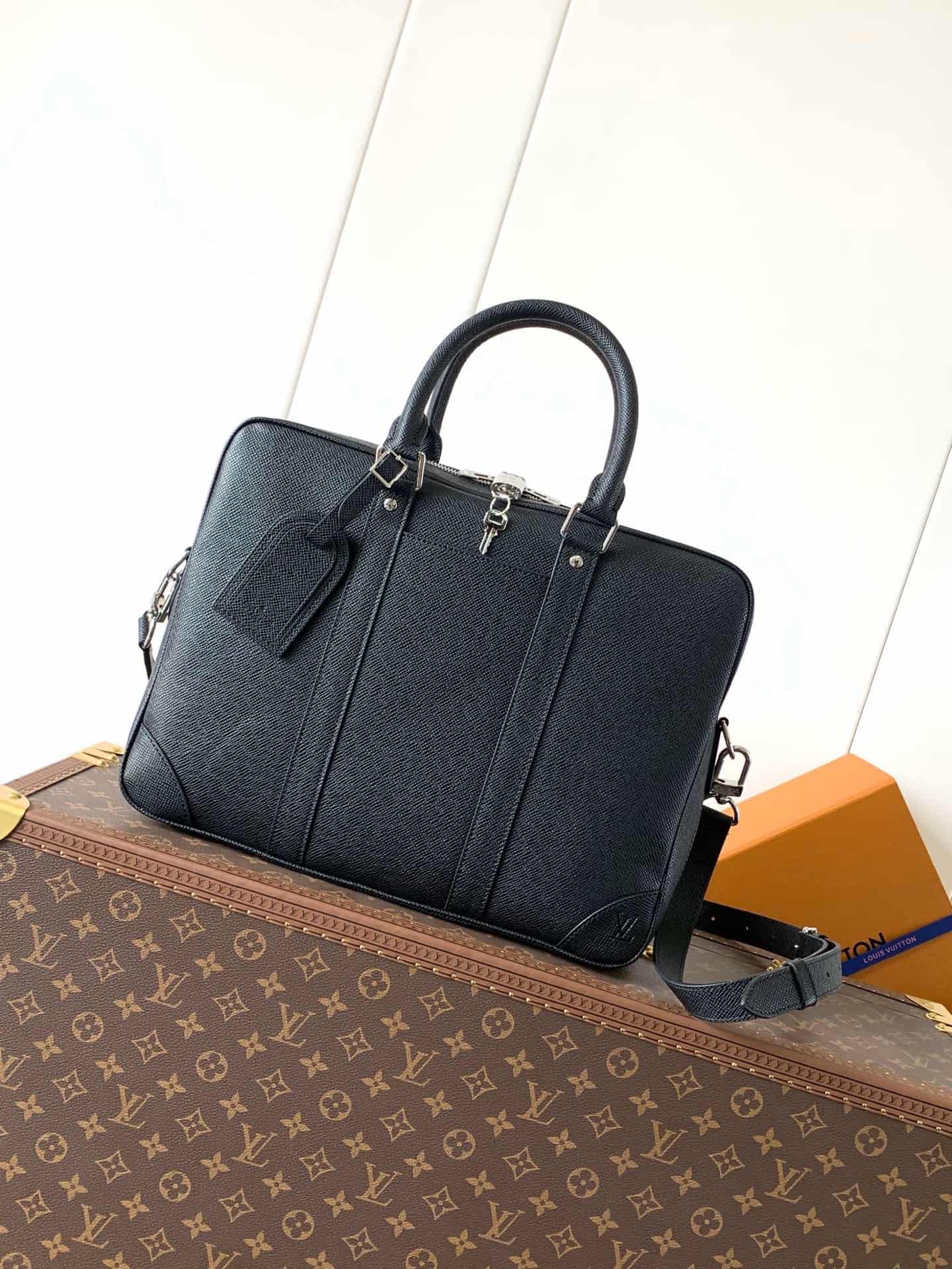 Louis Vuitton Porte-Documents Voyage PM Attaché Case Black Taiga Noir cowhide leather M30925 High