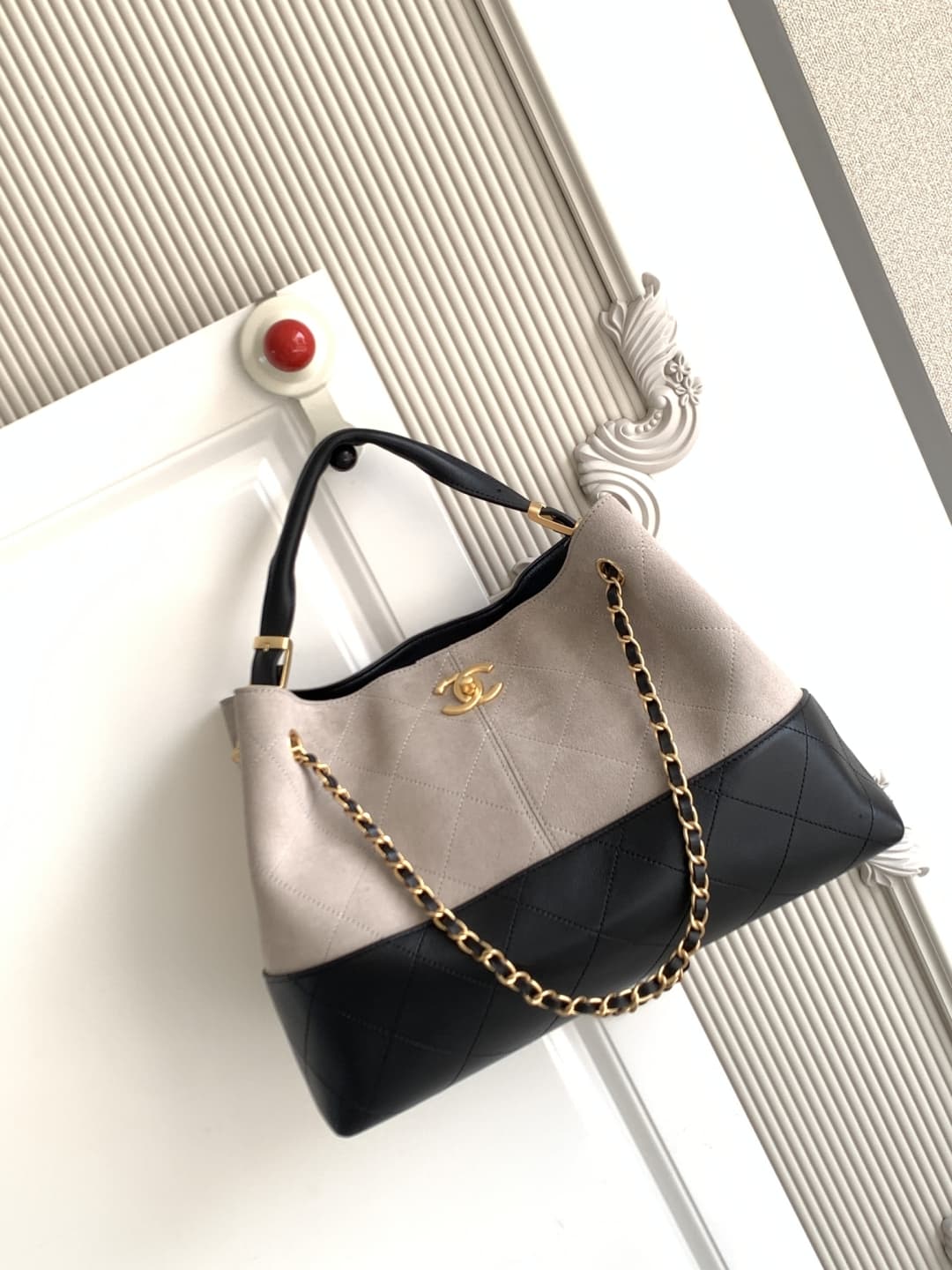 Small Shopping Bag Suede Calfskin, Shiny Lambskin & Gold-Tone Metal AS5634 A