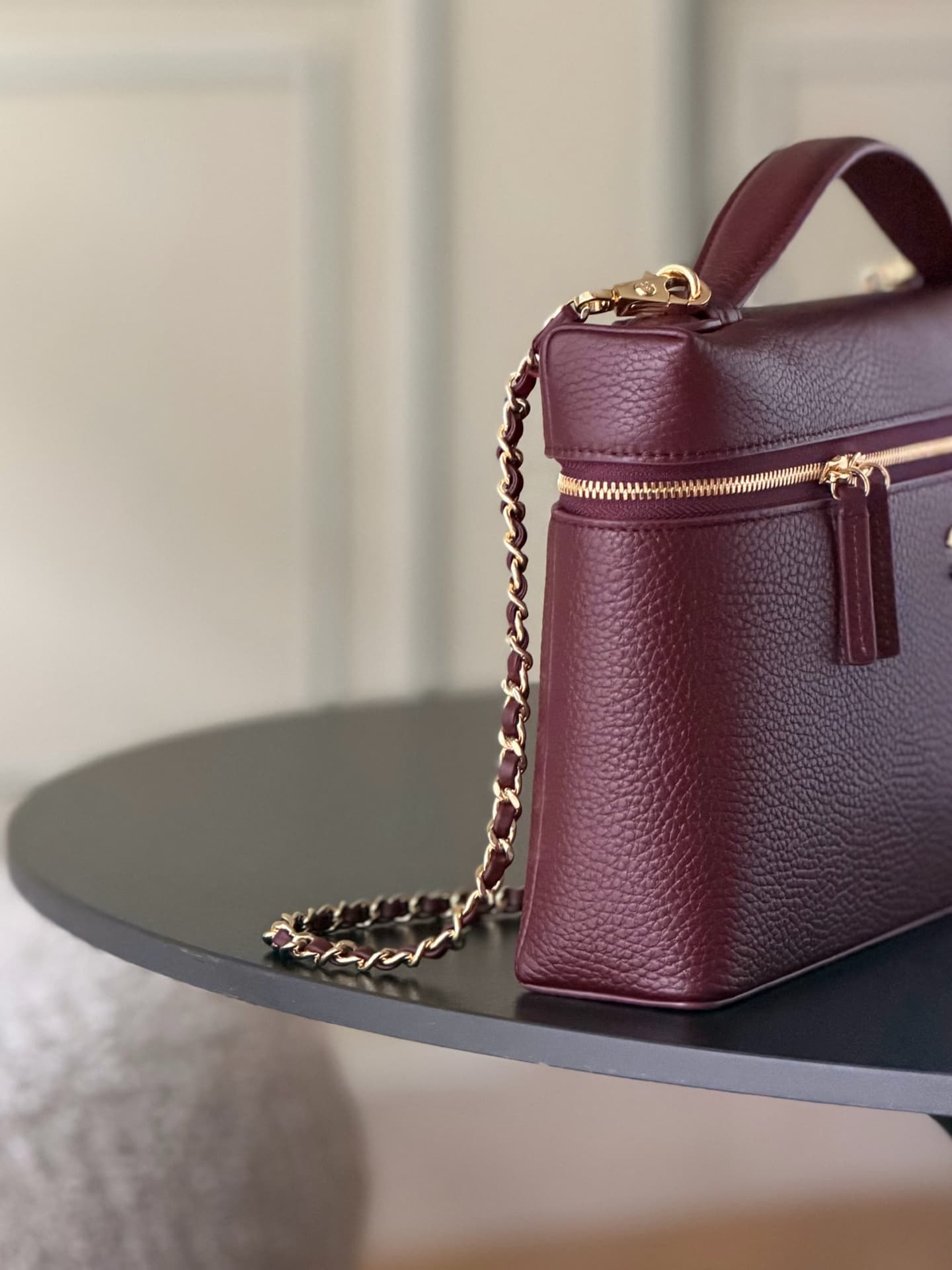 Chanel Large Vanity with chain Grained Calfskin & Gold-Tone Metal Burgundy AS5348 A