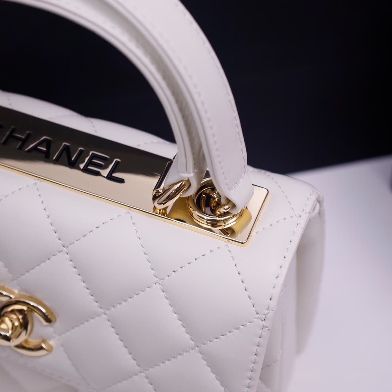 Chanel MINI FLAP BAG WITH TOP HANDLE AS4654 Lambskin &Gold-Tone Metal White A