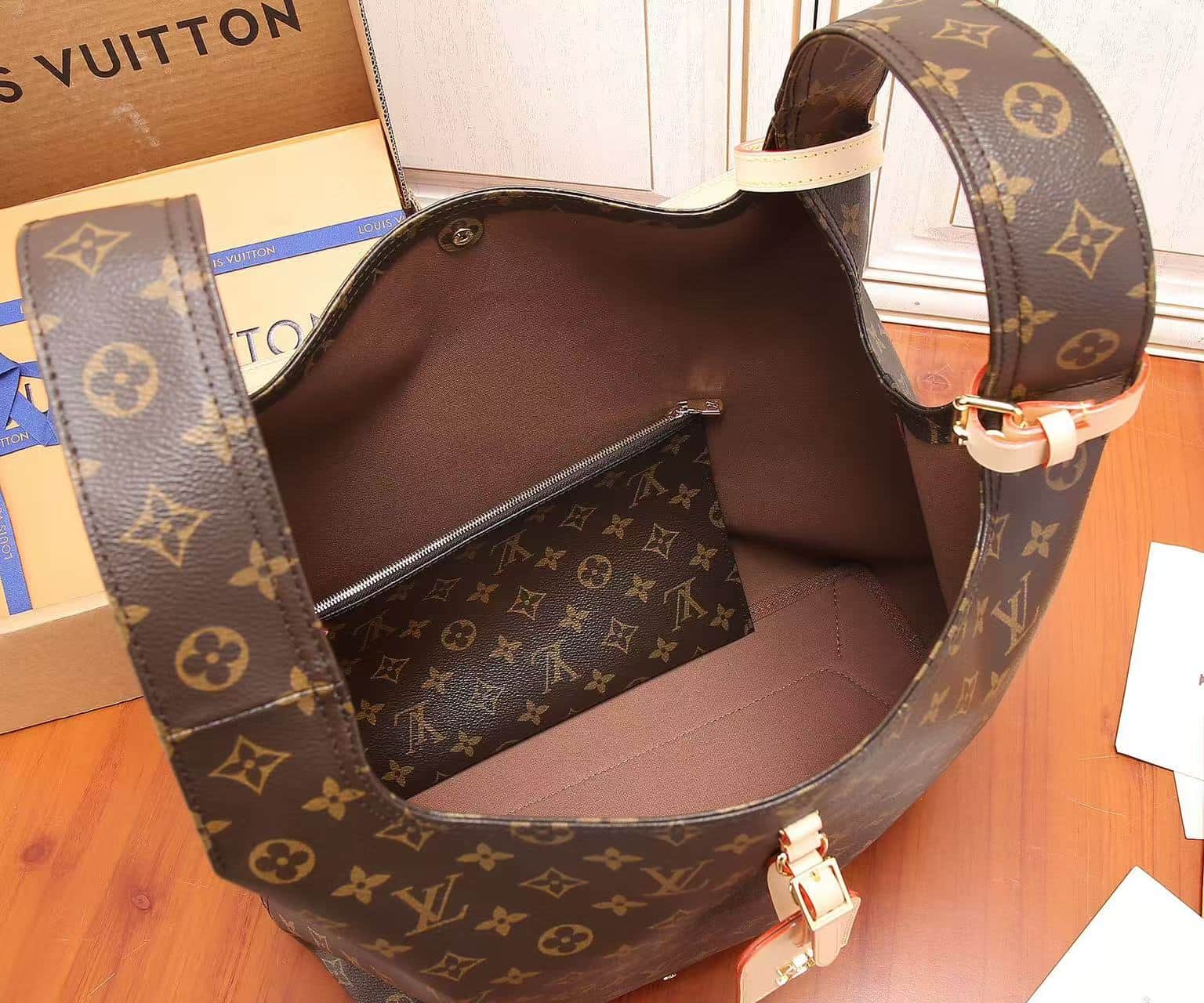 Louis Vuitton Atlantis GM Monogram coated canvas M46817 High