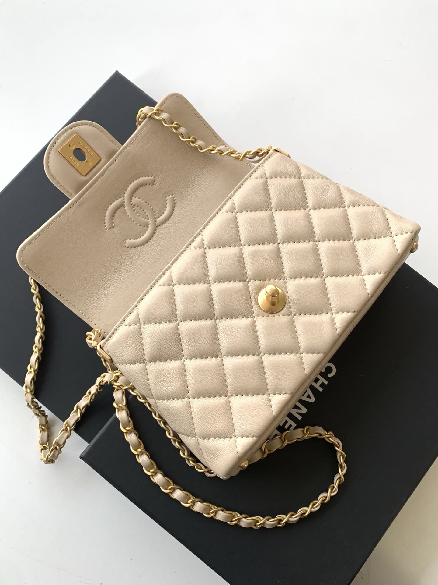 SMALL FLAP BAG WITH TOP HANDLE Lambskin Gold-Metal AS5355 Beige A