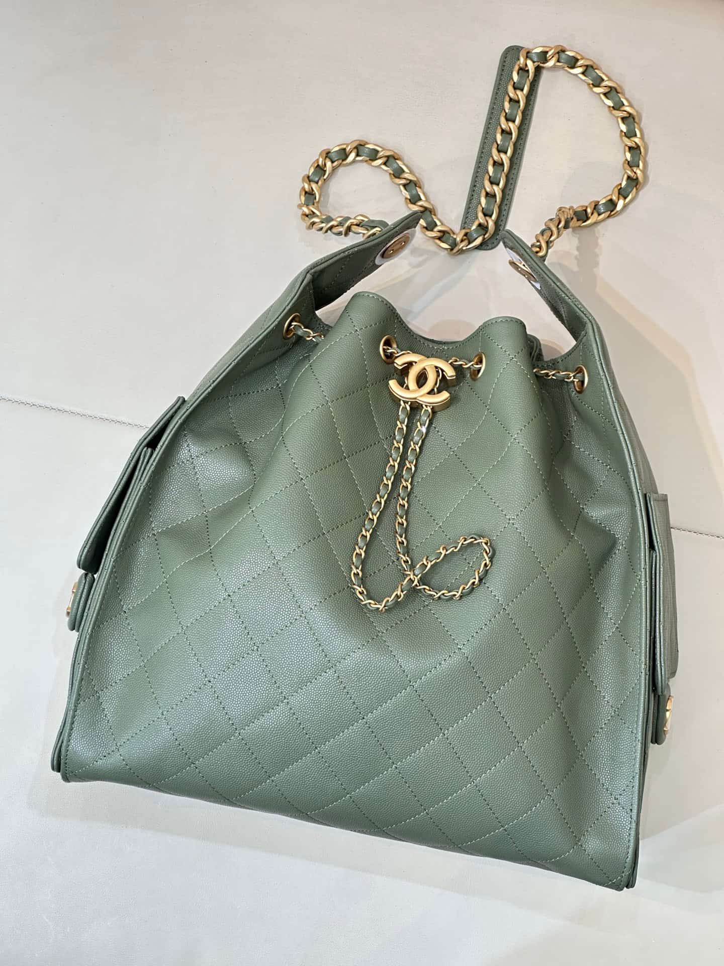 Chanel 25 Medium Hobo handbag AS5311 Grained Calfskin & Gold-tone Metal Green TOP