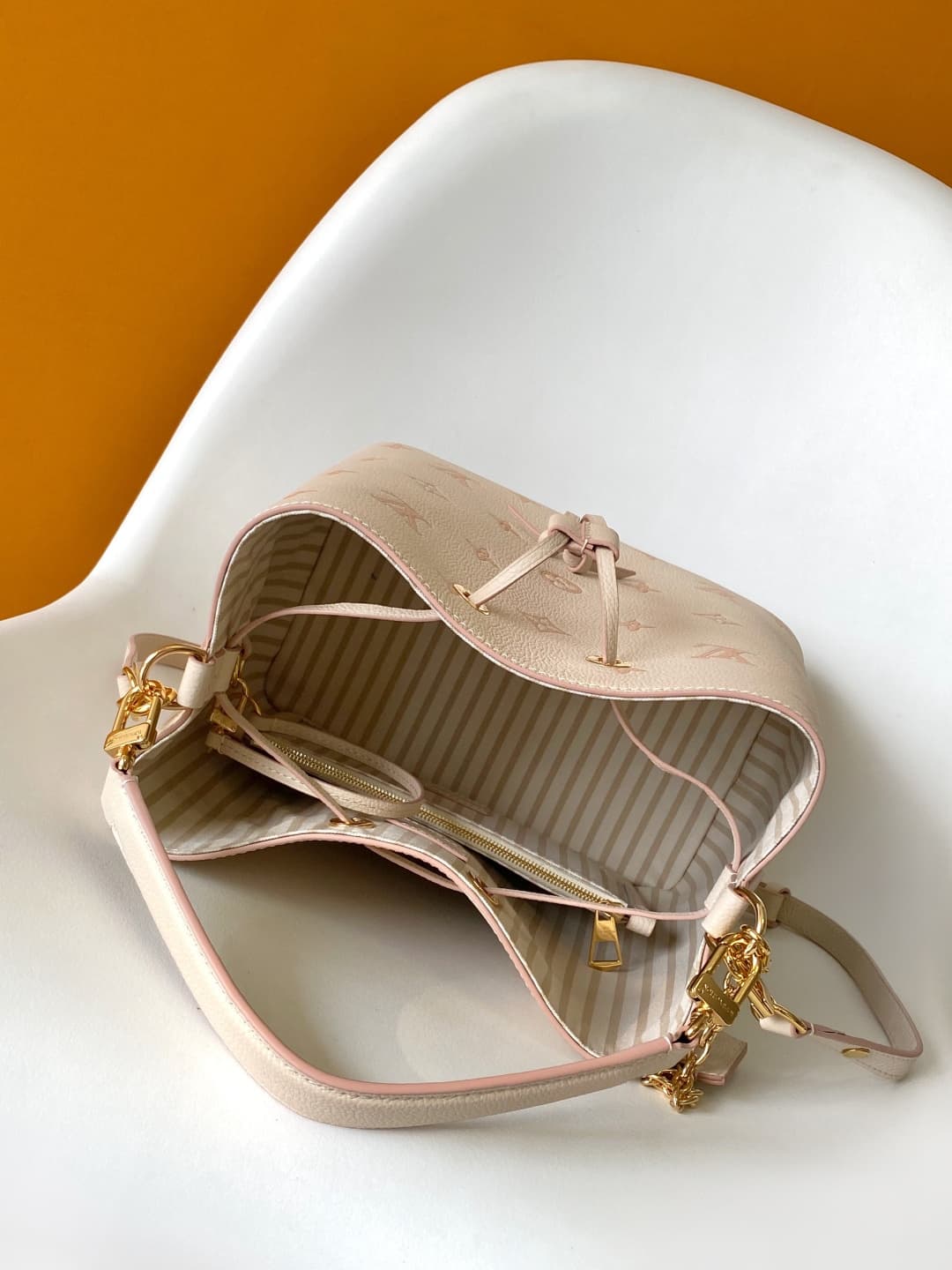 Louis Vuitton NéoNoé MM Eden Debossed grained cowhide leather M14401 High