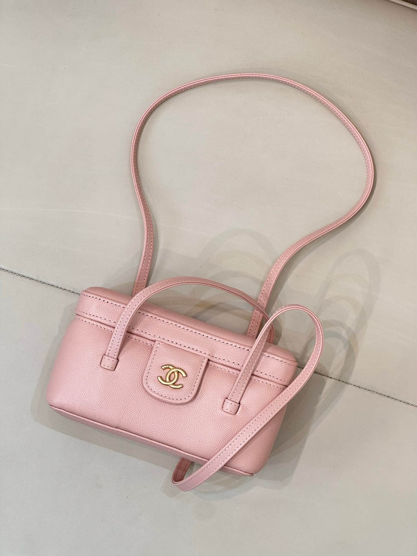 Chanel Long Vanity with Leather Strap Grained Shiny Calfskin & Gold-Tone Metal Light Pink AP5067 TOP