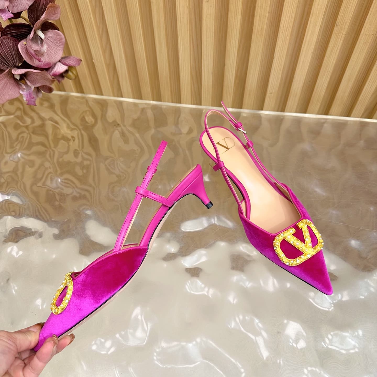 Valentino Vlogo Signature Slingback Pump Shoes 4 cm