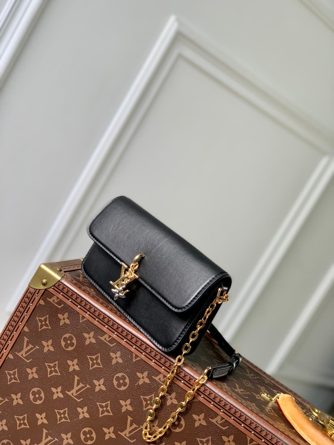 Louis Vuitton Wallet On Chain LV Bloom Black Calfskin leather M14564 High