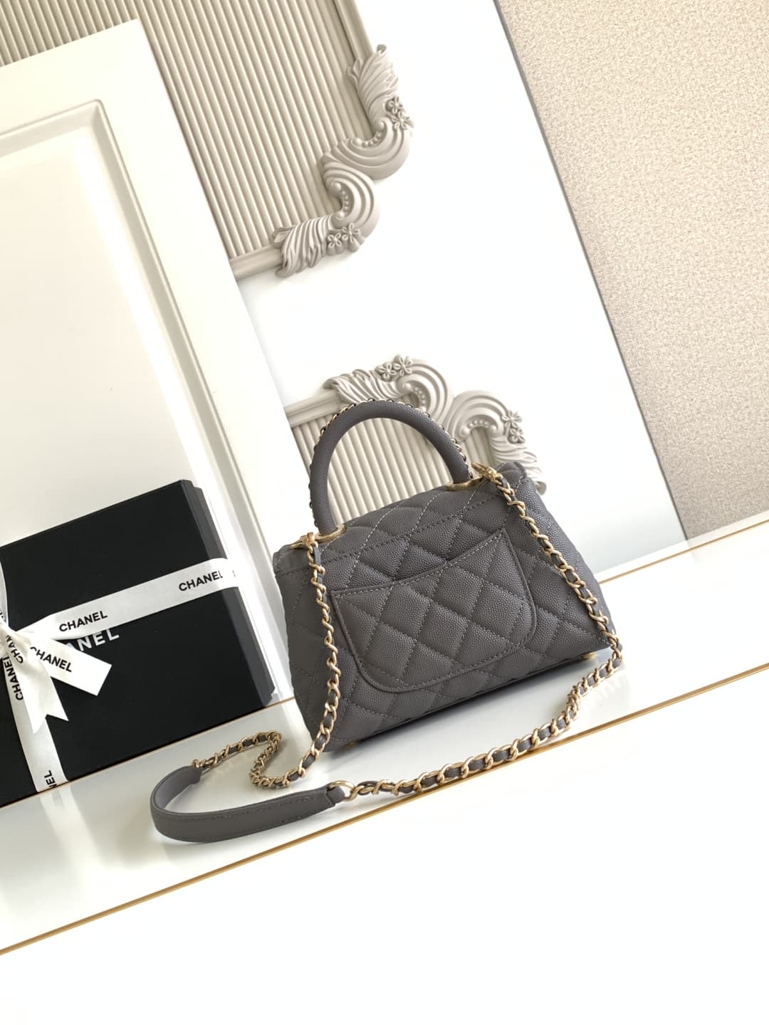 MINI FLAP BAG WITH TOP HANDLE AS2215 Grained Calfskin & Gold Metal Grey A