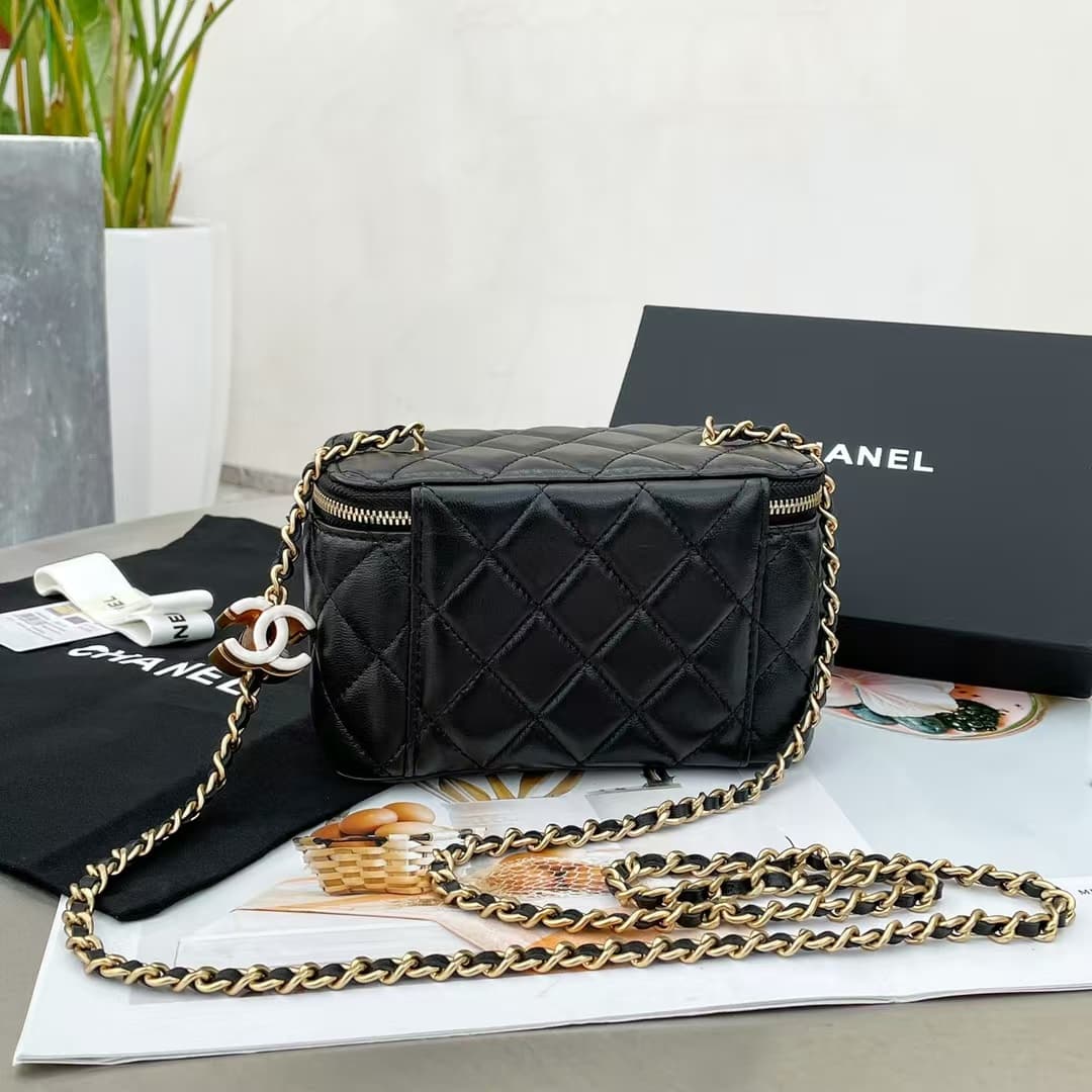 Chanel Vanity with Chain AP3940 Lambskin Black A