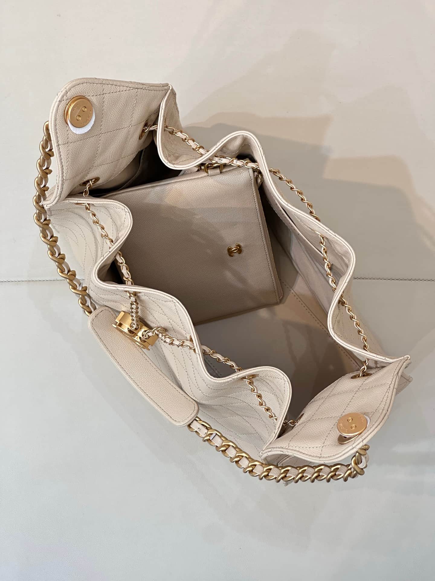 Chanel 25 Medium Hobo handbag AS5311 Grained Calfskin & Gold-tone Metal Cream TOP