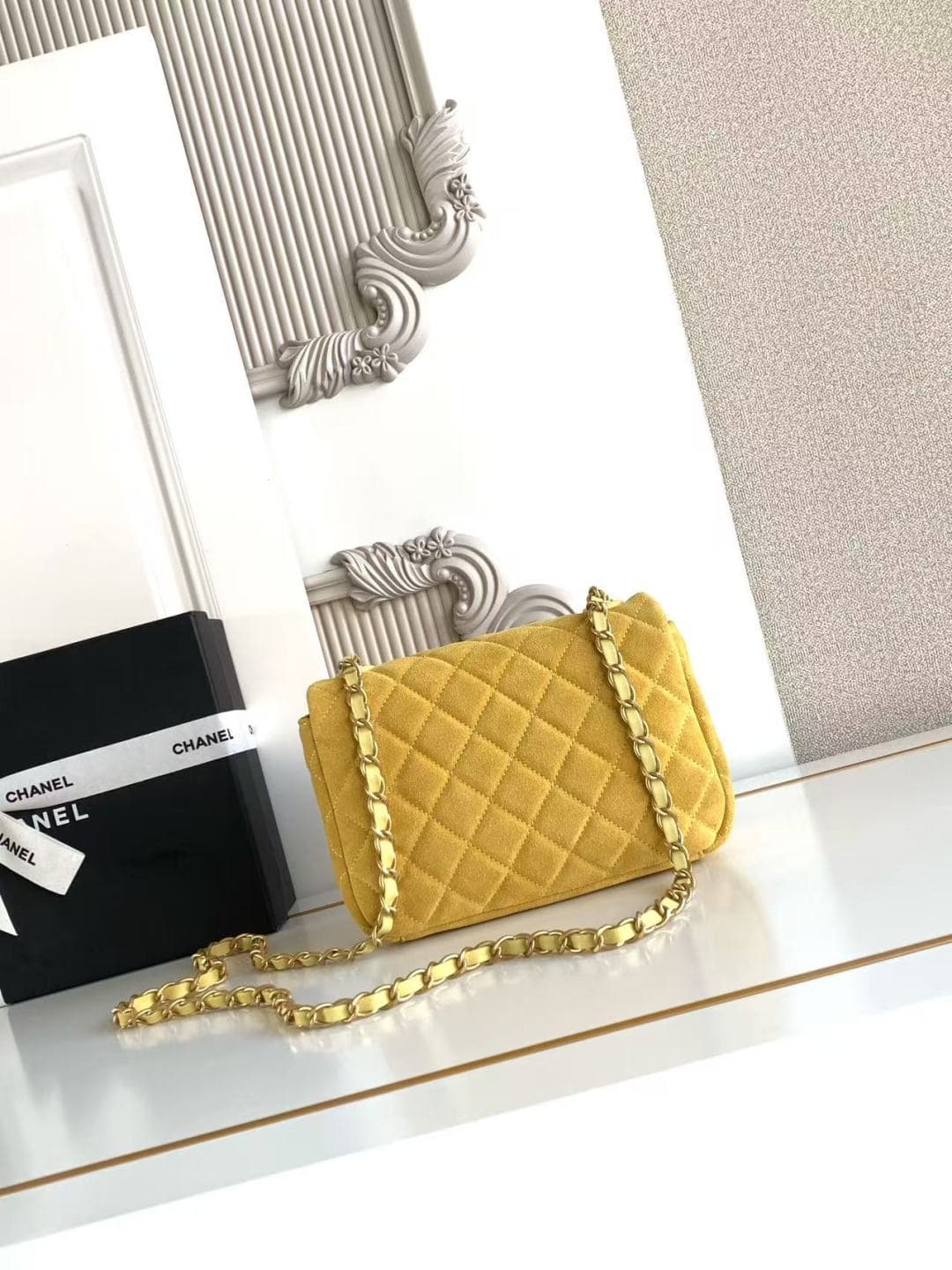 Chanel Classic Flap bag in Yellow Suede & Gold-Tone Metal AS5989 A