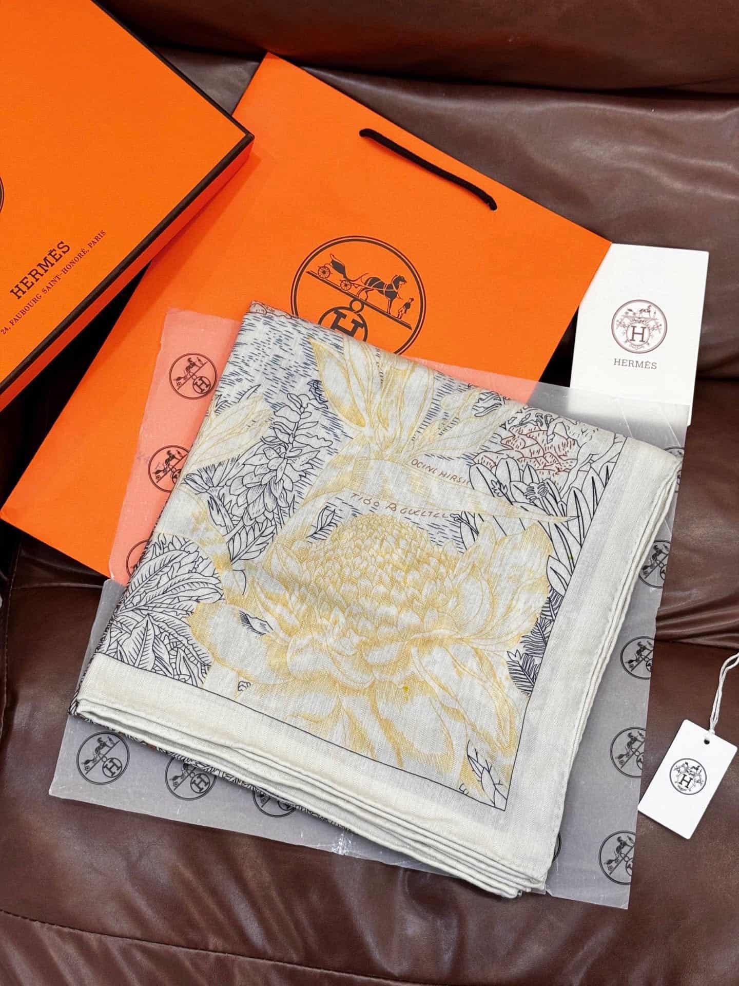Hermes Faubourg Tropical 140 shawl