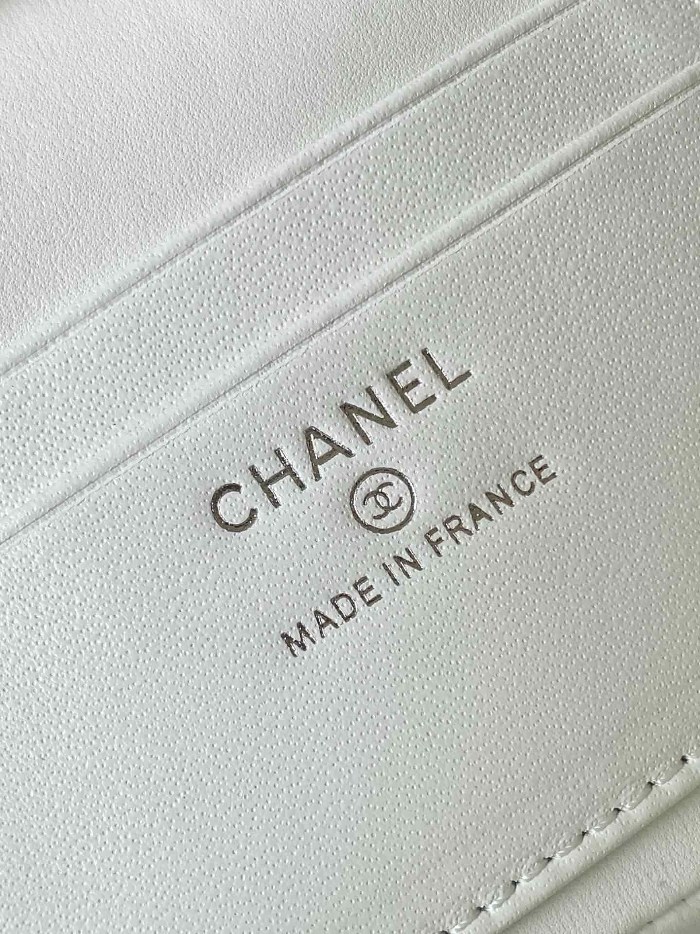 Chanel Vanity with Chain Grained Shiny Calfskin & Silver-Tone Metal White AP4936 A
