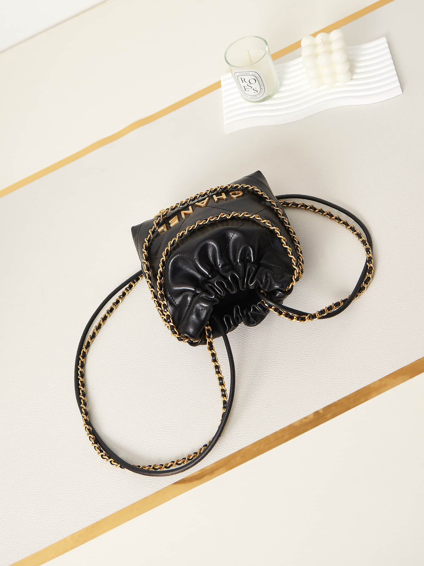 Chanel 22 MINI HANDBAG Shiny Calfskin Black & Gold-Tone Metal AS3980 A