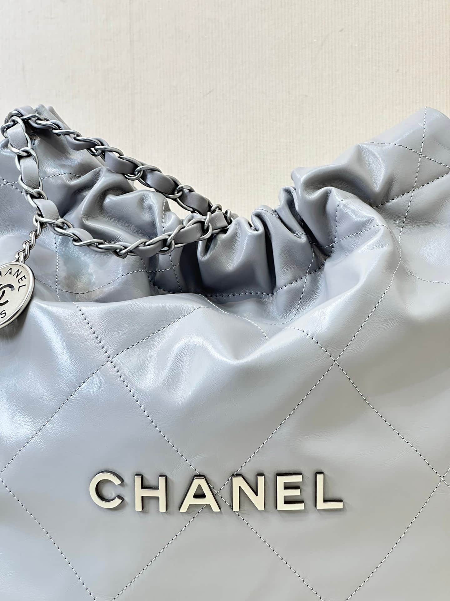 Chanel 22 Small handbag Shiny calfskin & silver-tone metal AS3260 Grey TOP