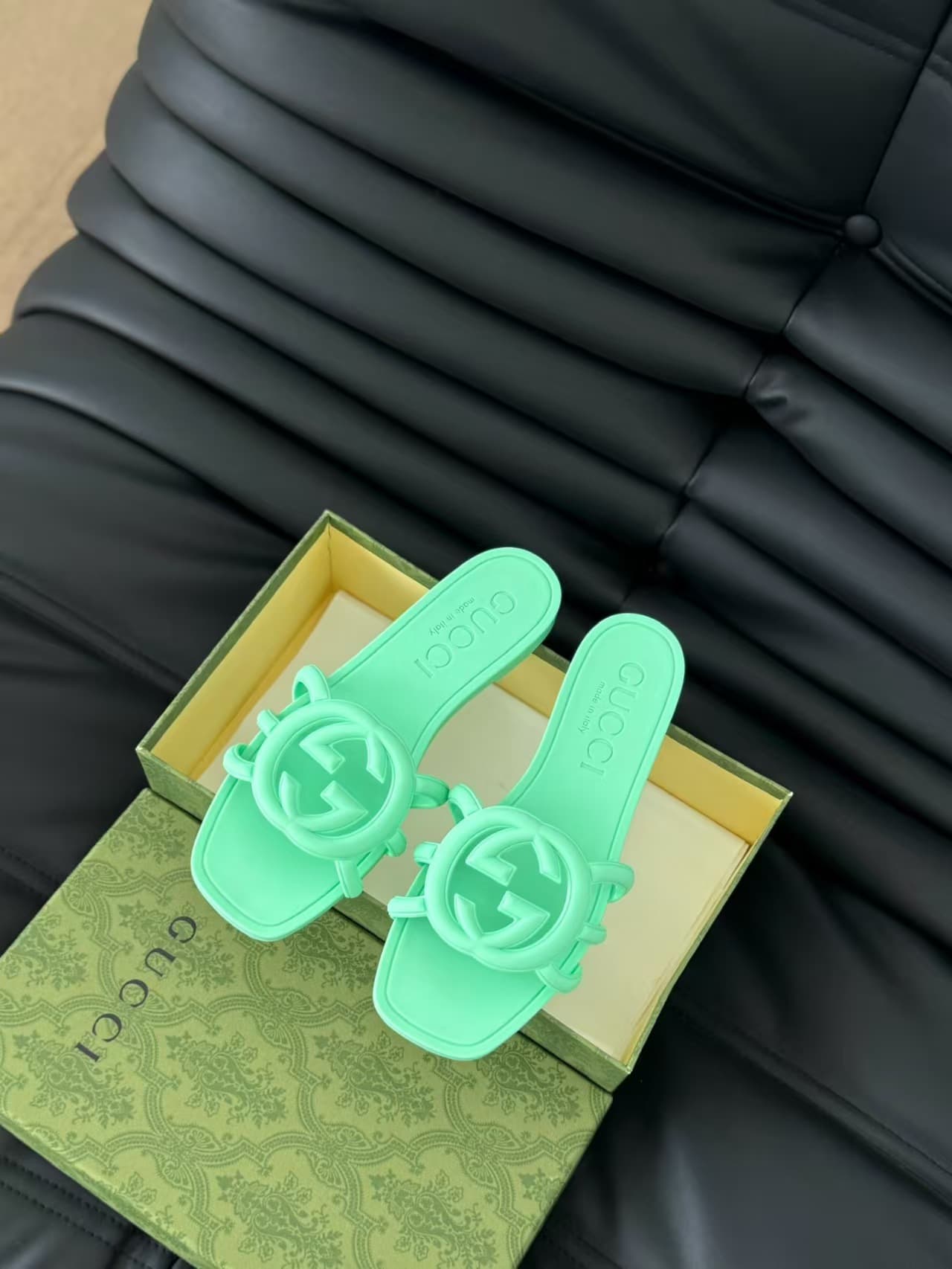 Gucci Women's Interlocking G slide sandal