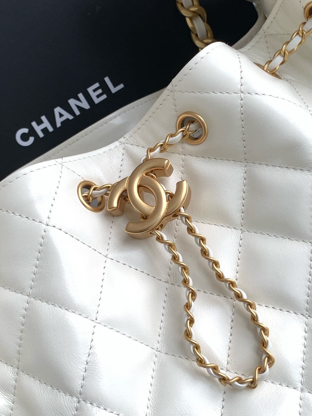 Chanel 25 Medium Hobo Medium handbag AS5311 Shiny Calfskin & Gold-tone Metal White High