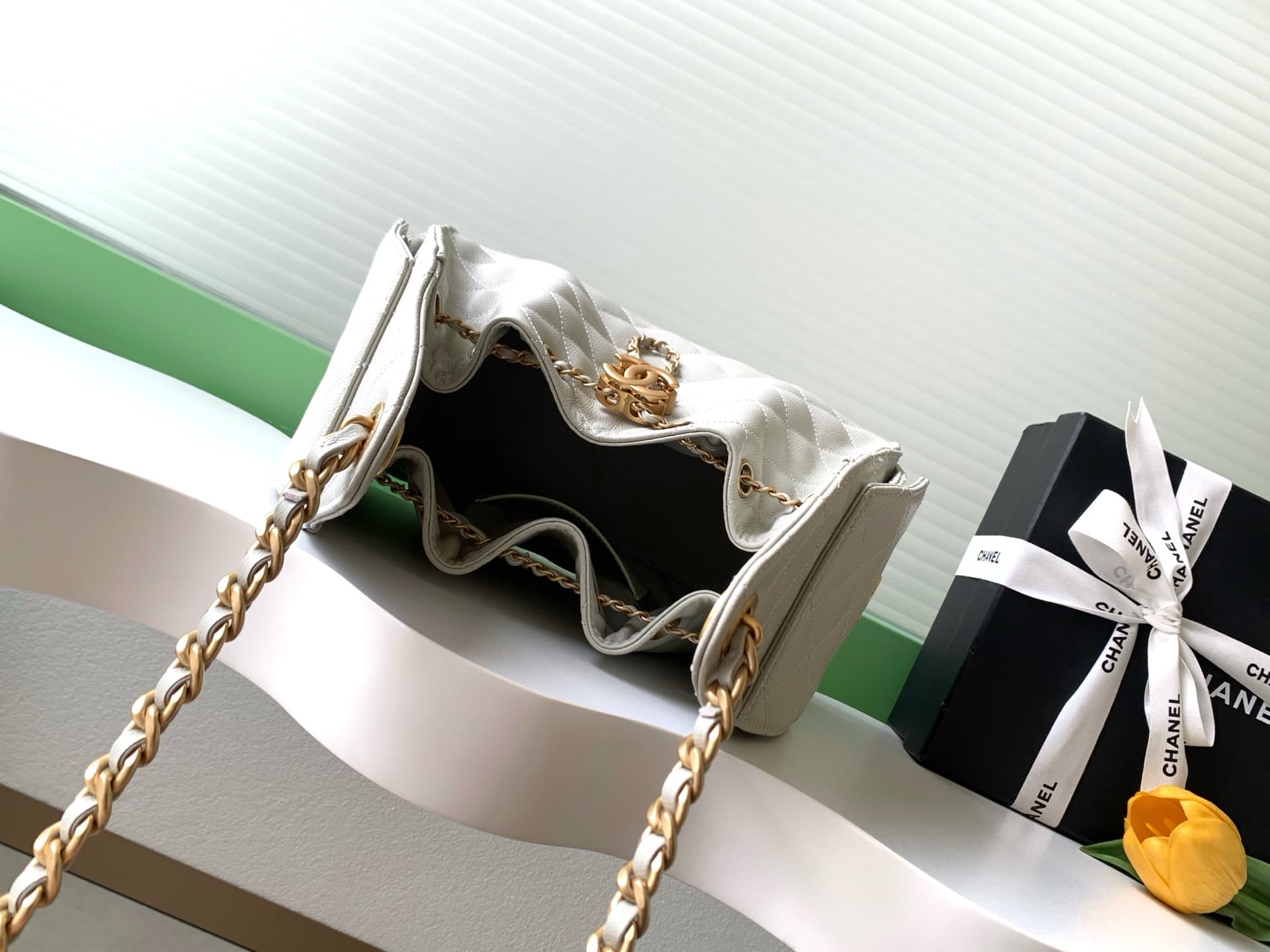 Chanel 25 Small Hobo handbag AS5293 Grained Calfskin & Gold-tone Metal Light Grey A