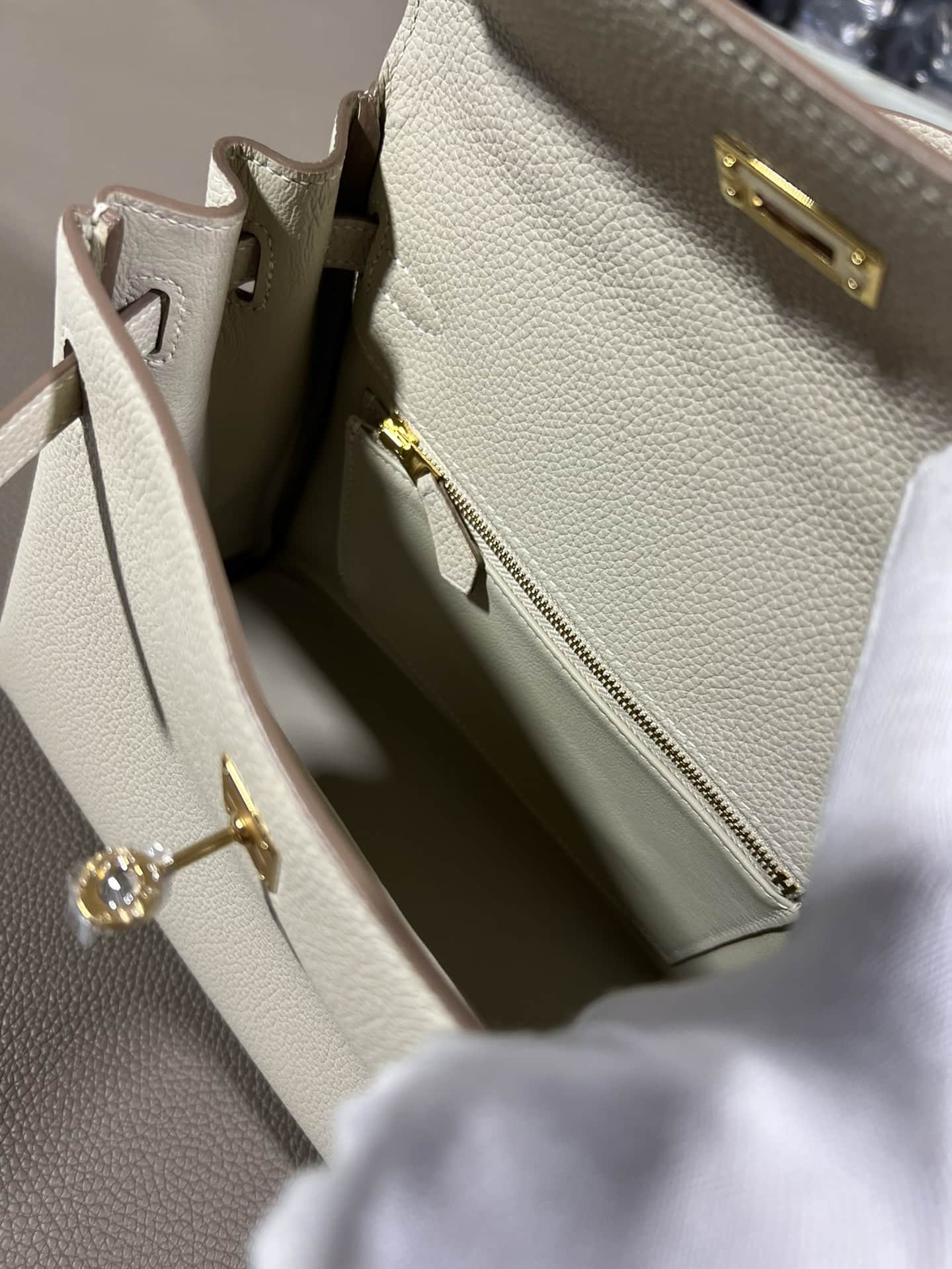 Hermes Kelly 25/28/32cm Retourne Bag Togo Leather In Craie WAX High