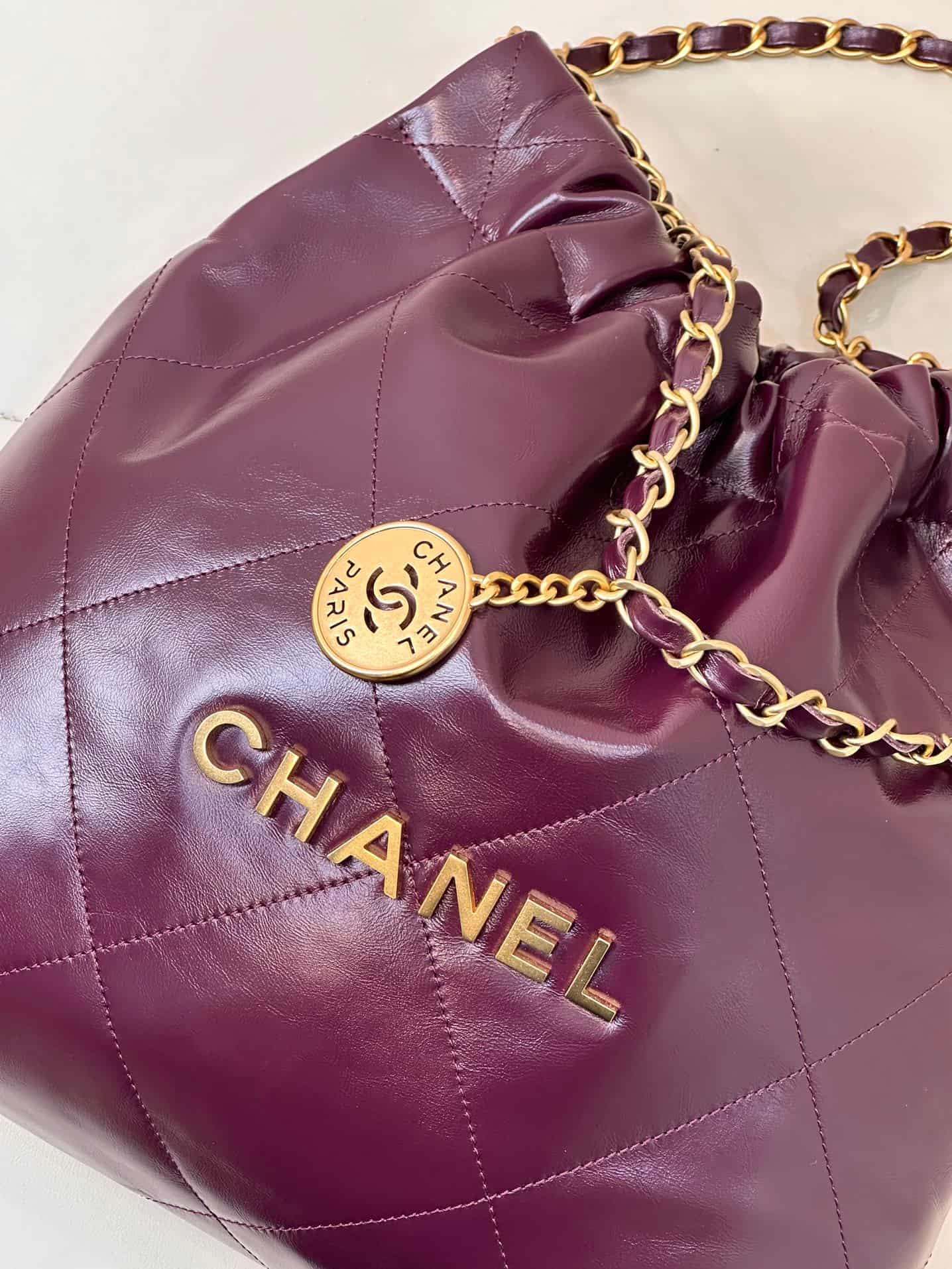 Chanel 22 Small handbag Shiny calfskin & gold-tone metal AS3260 Burgundy TOP