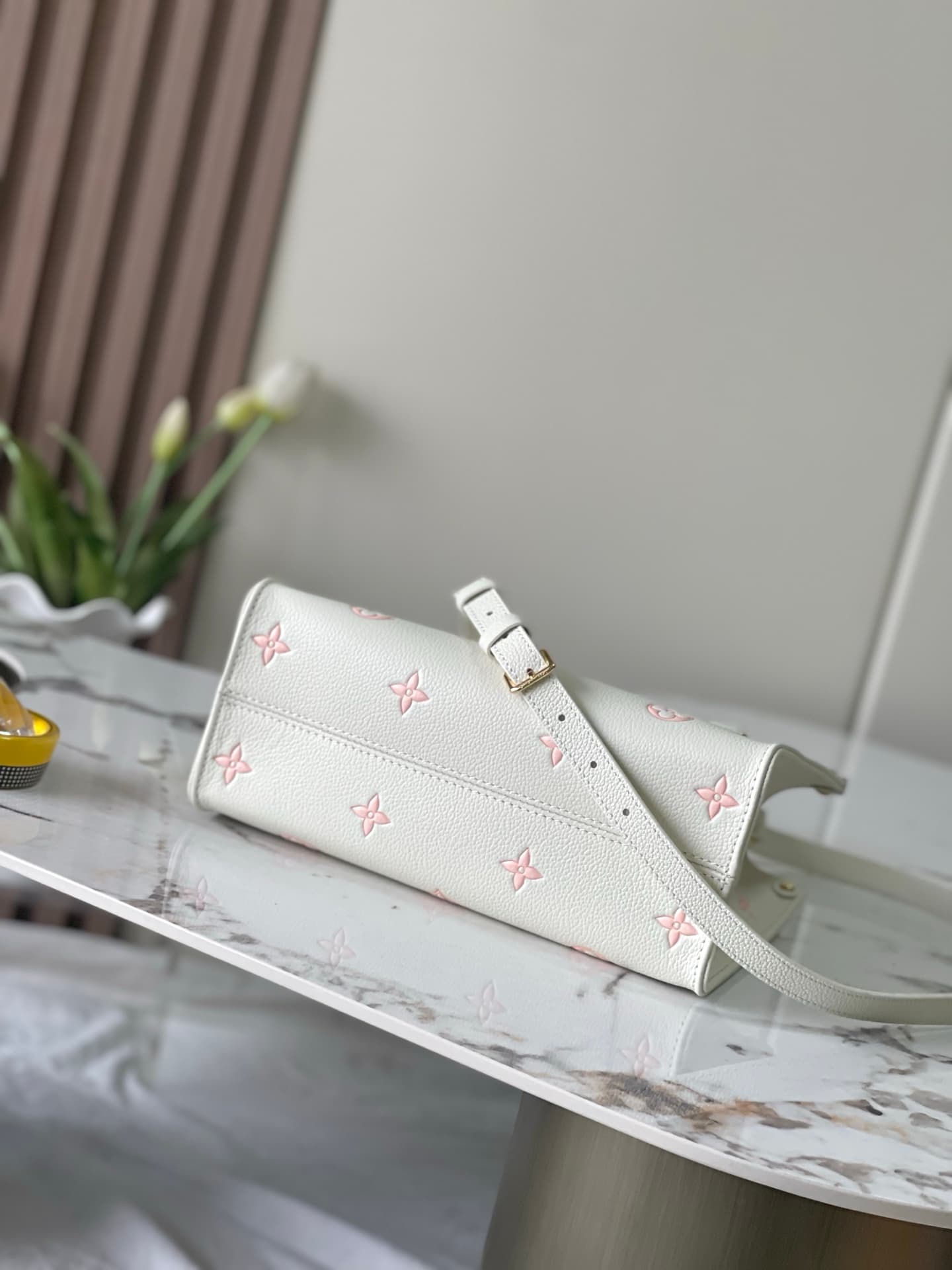 Louis Vuitton OnTheGo PM Milky White/Peach Cowhide leather M28313 High