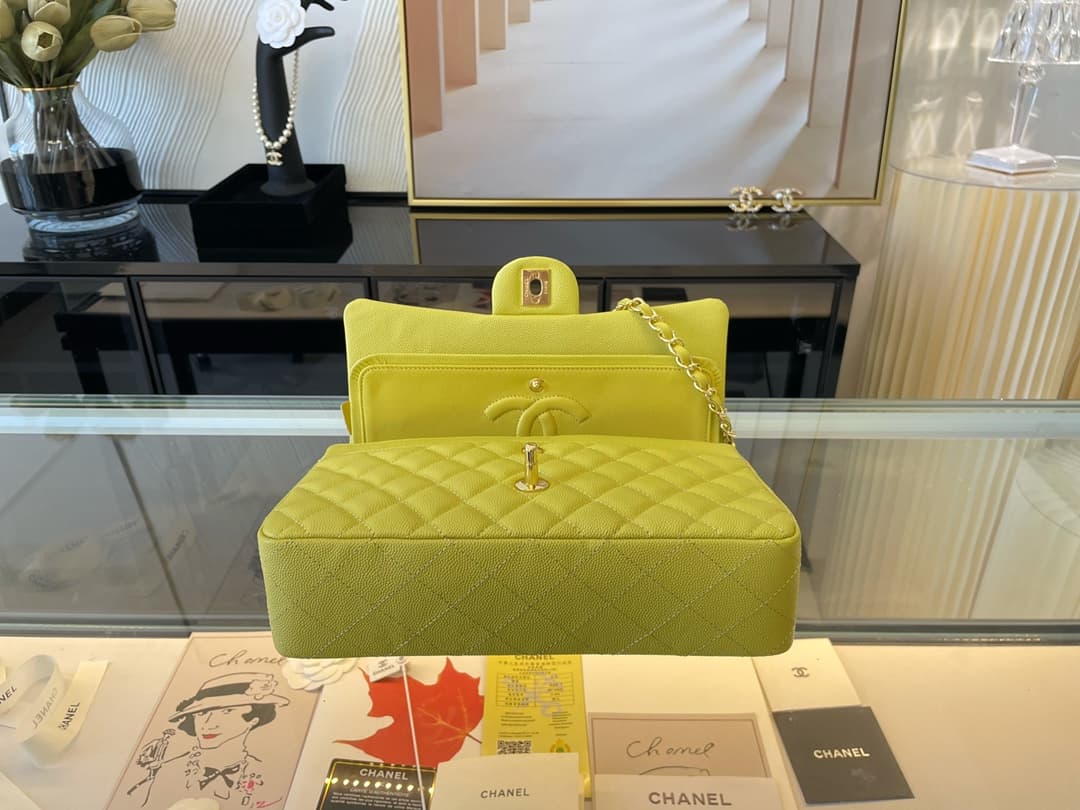 Medium CLASSIC HANDBAG Grained Calfskin Yellow Gold Metal A