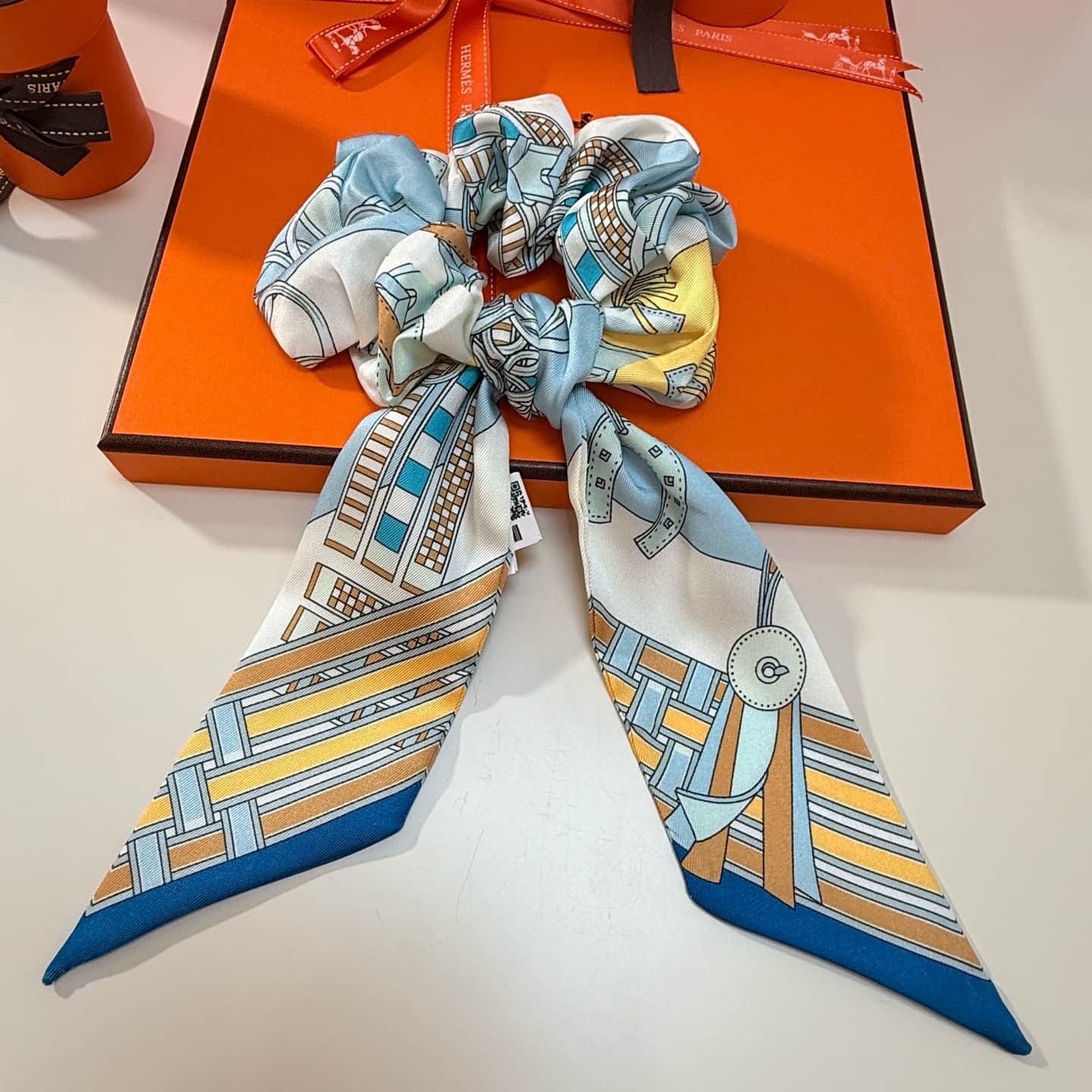 Hermes Brides et Gris-Gris Twilly scarf