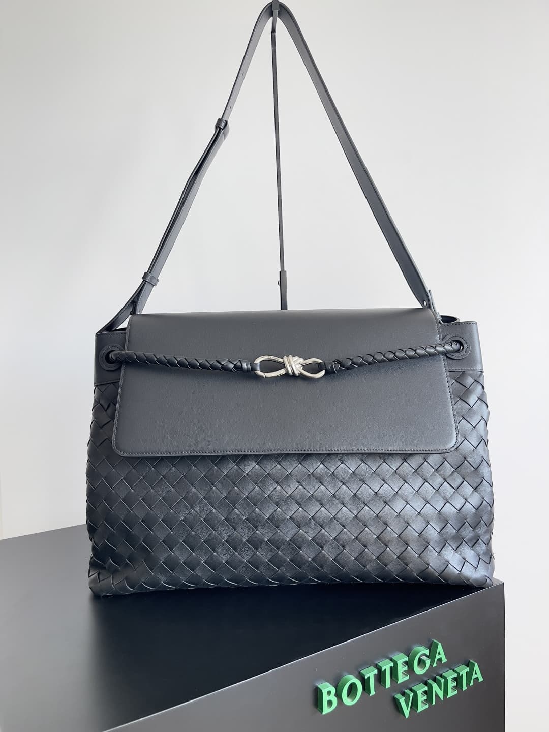 BV Large Andiamo Messenger Top
