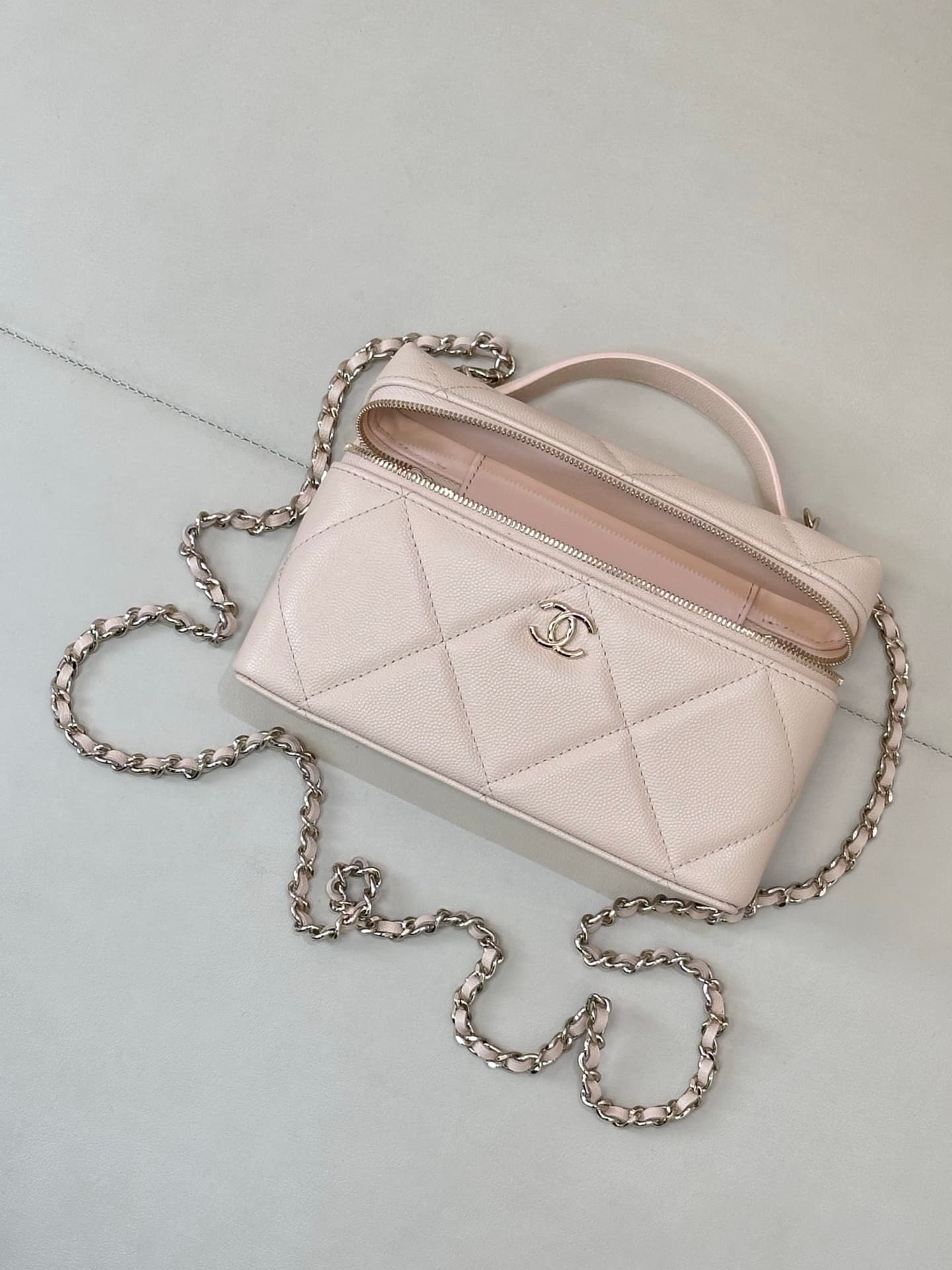 Chanel Vanity with Chain Grained Shiny Calfskin & Gold-Tone Metal Beige AP4936 TOP