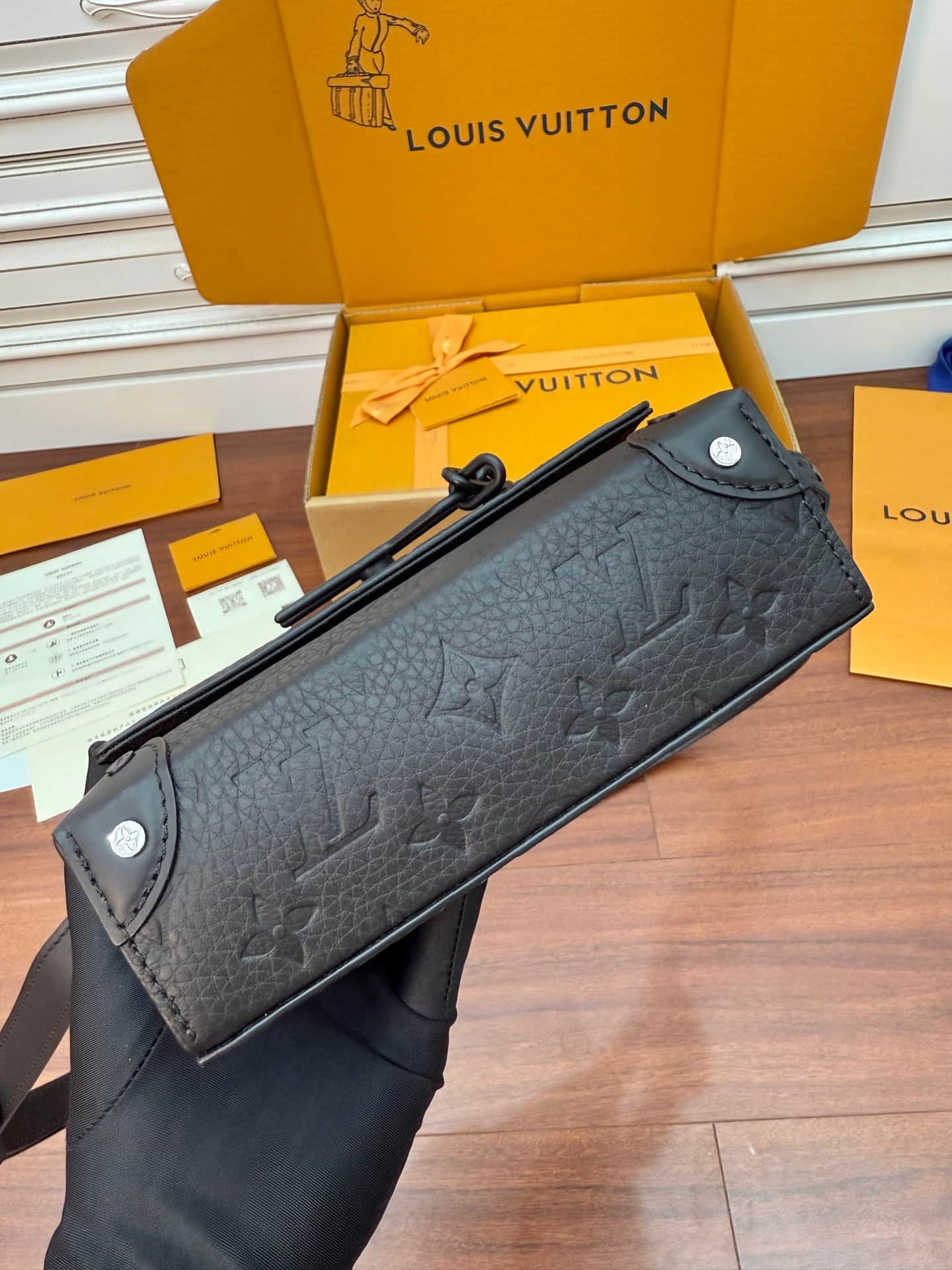 Louis Vuitton Steamer Wearable Wallet Black Embossed cowhide leather M81746 TOP