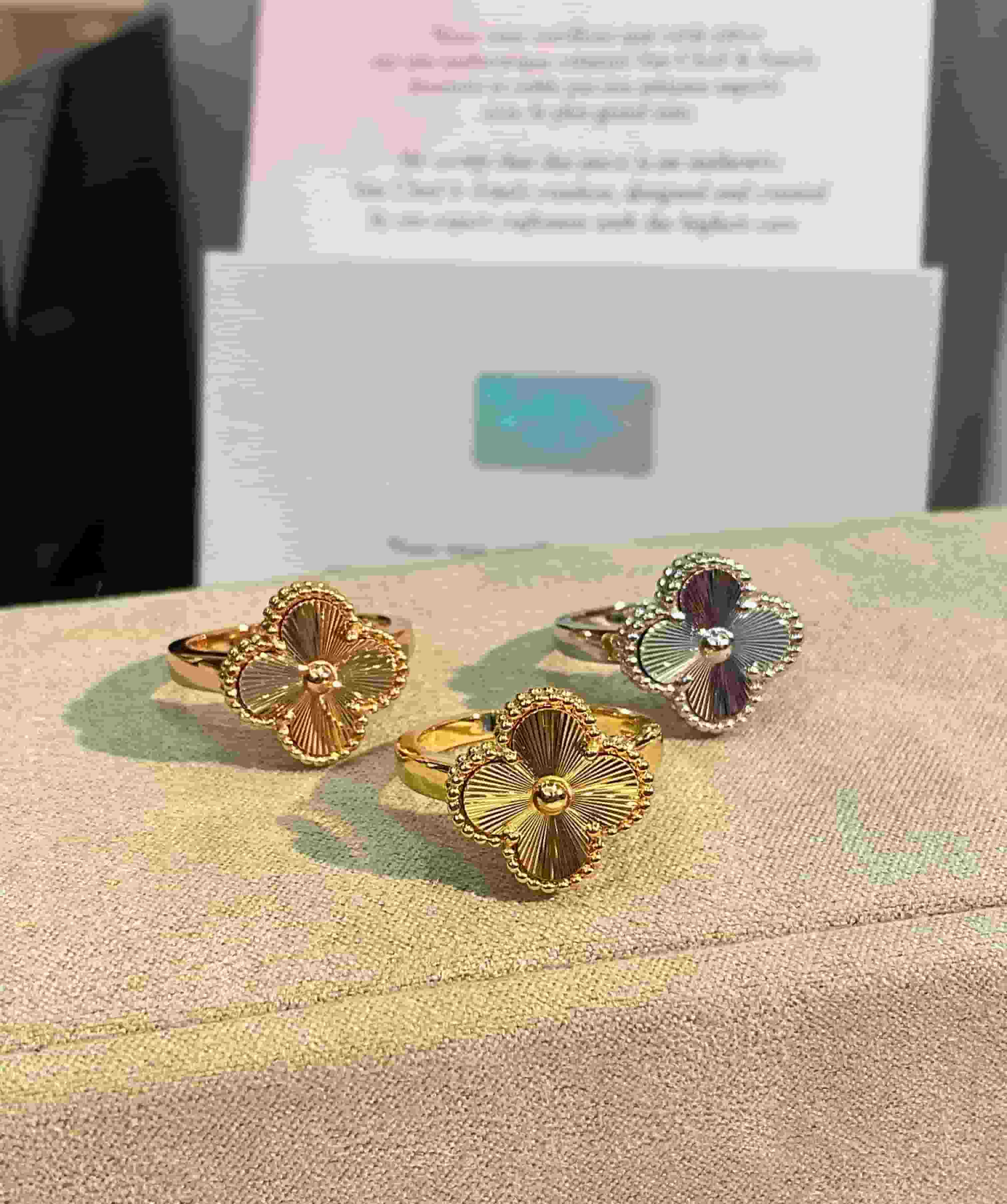 Van Cleef & Arpels Ring V gold High