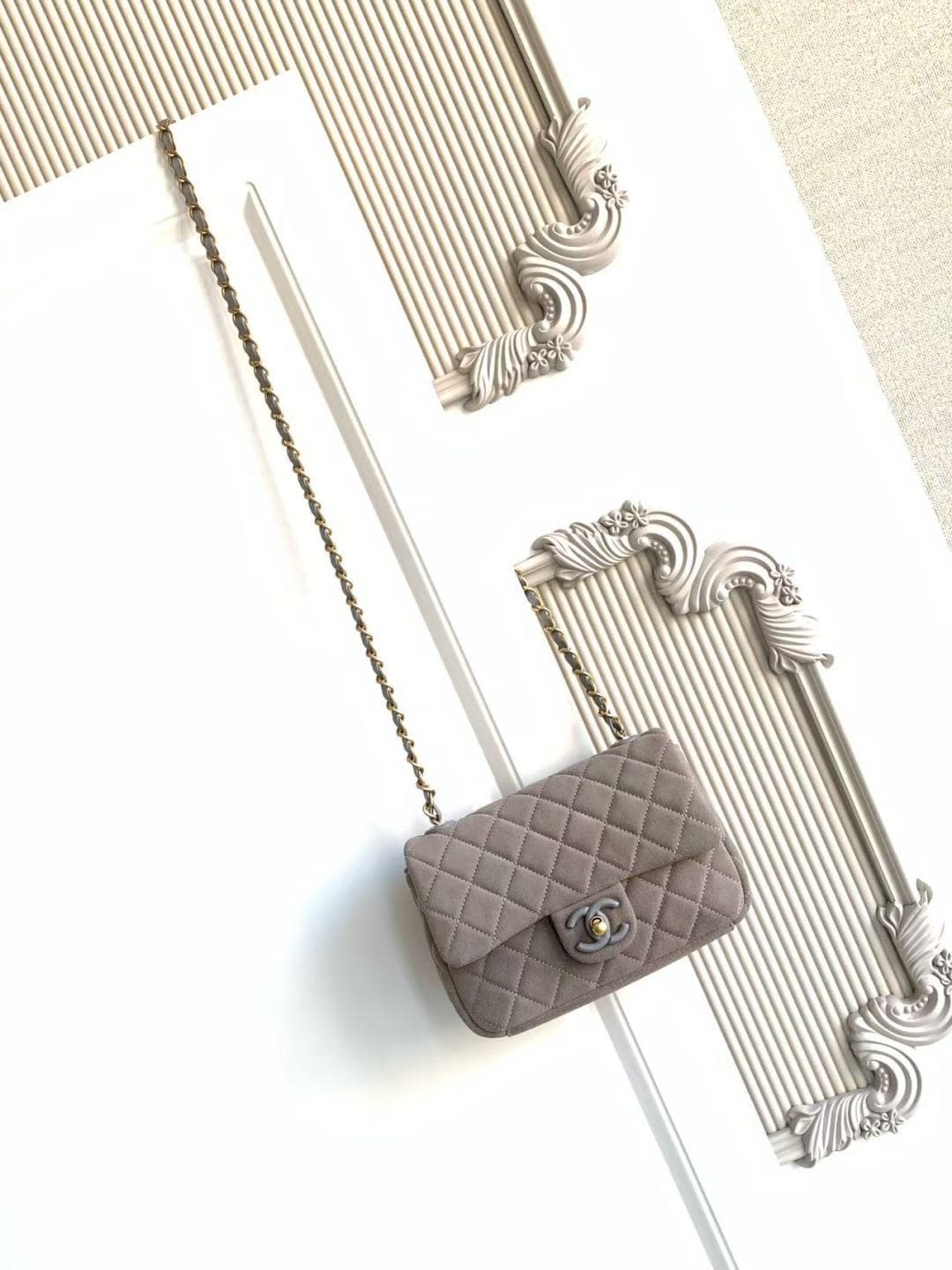 Chanel Classic Flap bag in Grey Suede & Gold-Tone Metal AS5989 A