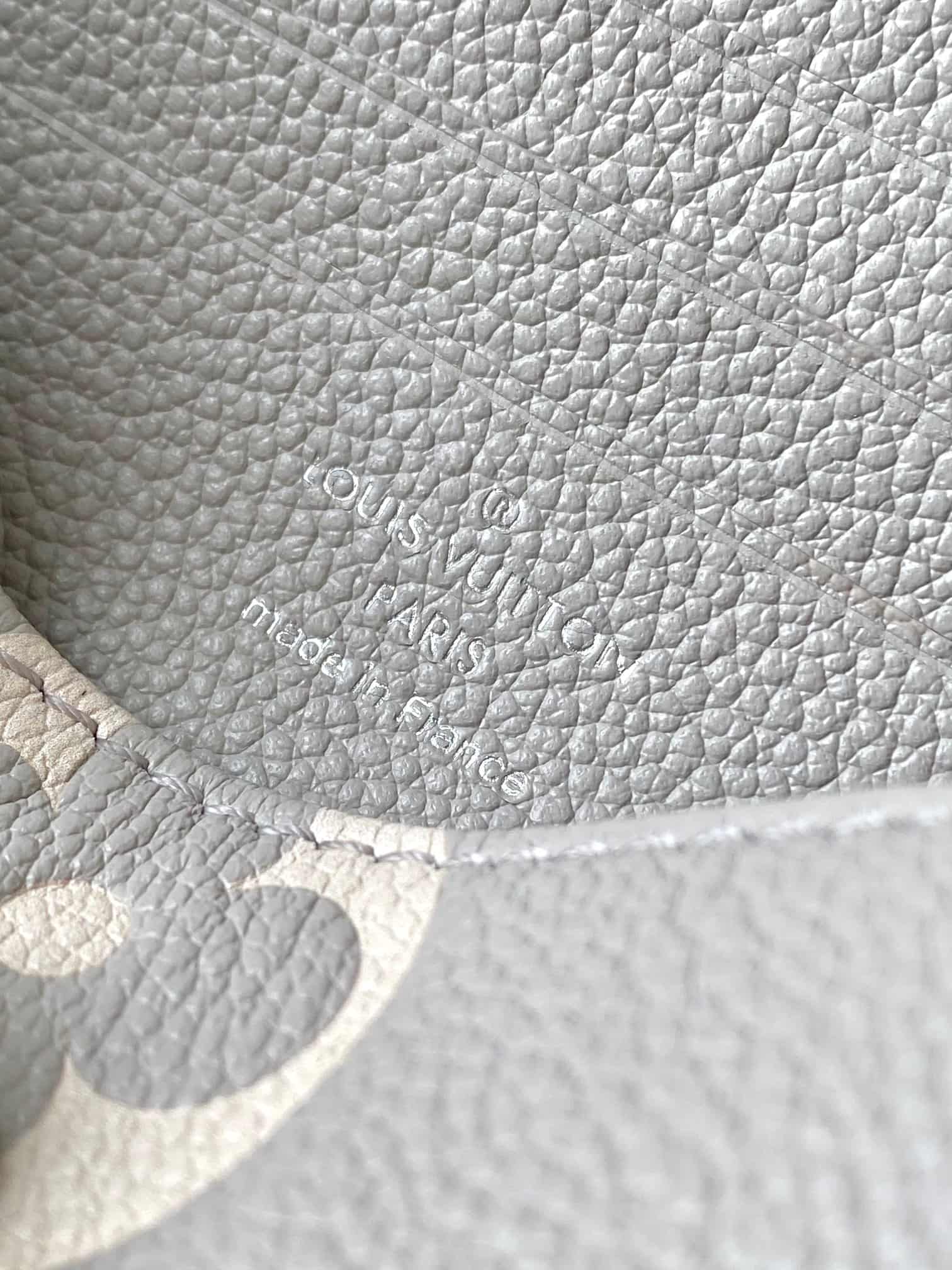Louis Vuitton Wallet On Chain Ivy Embossed grained cowhide leather M14225 Brume Gray / White Quartz TOP