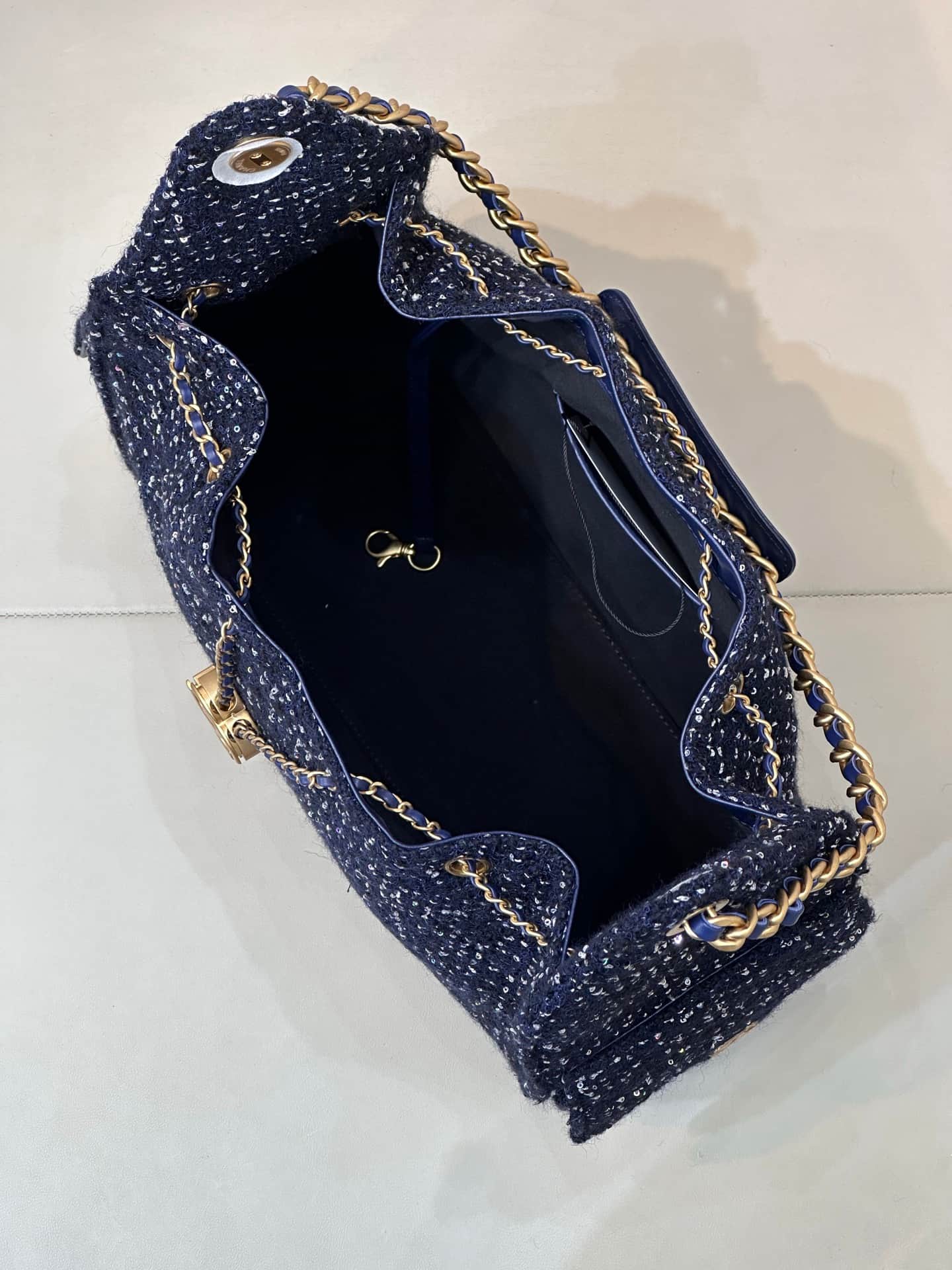 Chanel 25 Medium Hobo handbag AS5311 Wool Tweed & Gold-Tone Metal Dark Blue TOP
