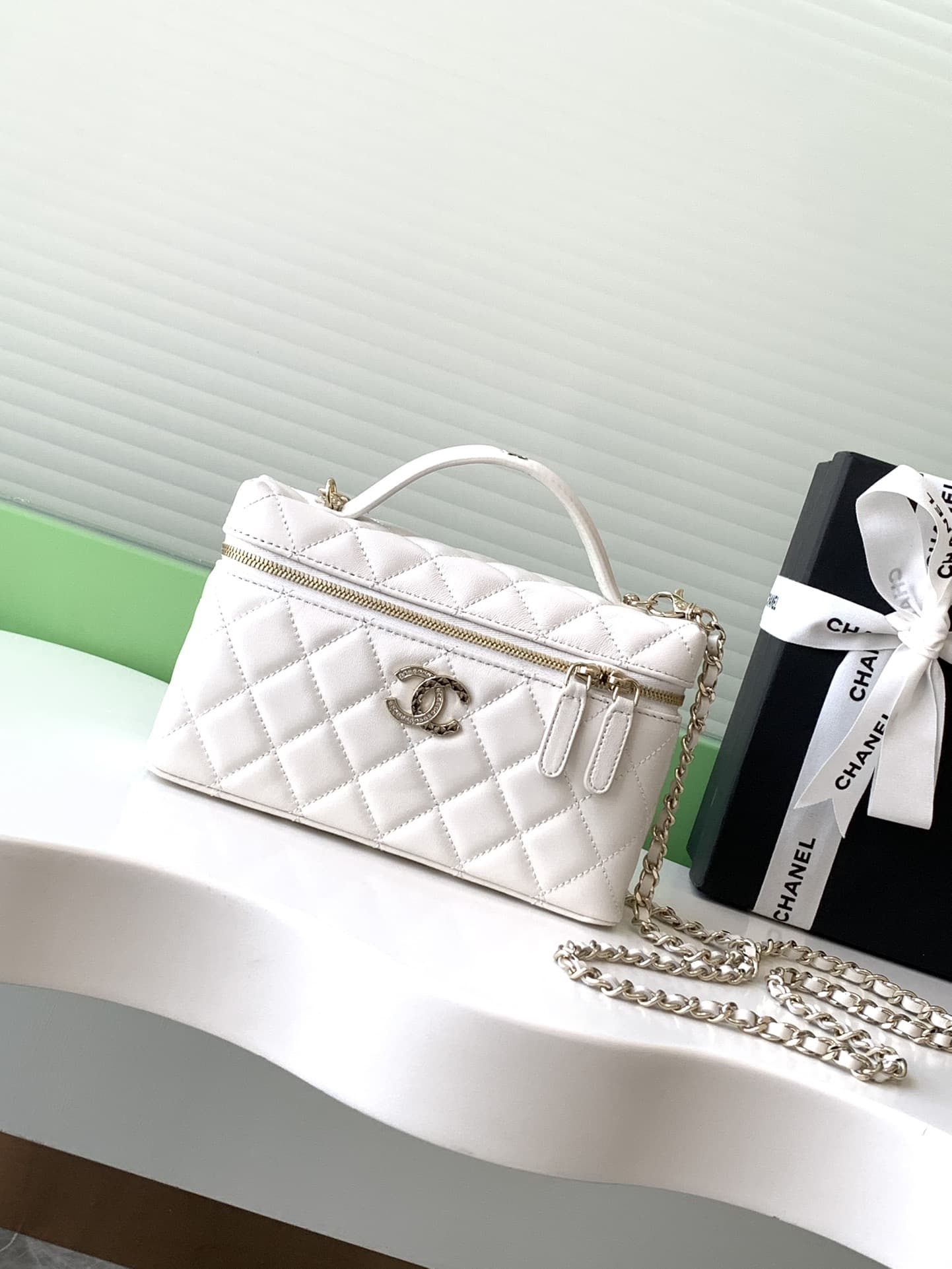 Chanel VANITY WITH CHAIN AP4407 Lambskin & Gold-Tone Metal White High